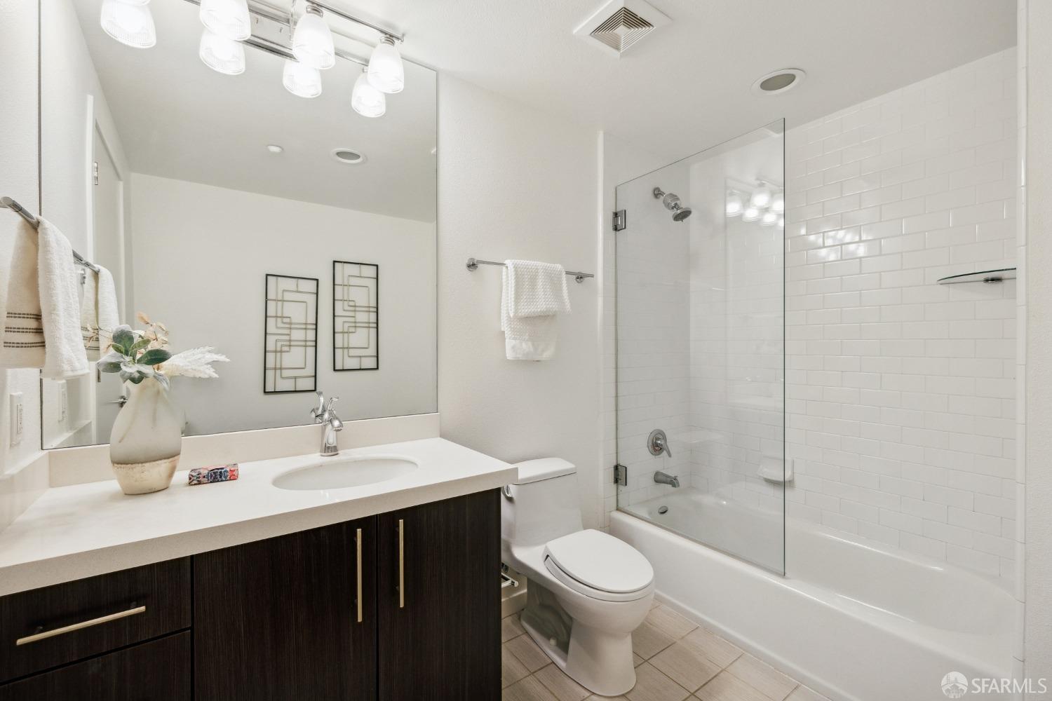 Detail Gallery Image 16 of 26 For 555 Bartlett St #306,  San Francisco,  CA 94110 - 2 Beds | 2 Baths