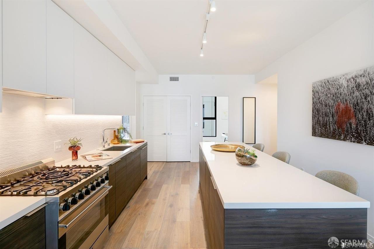 Detail Gallery Image 1 of 35 For 1433 Bush St #301,  San Francisco,  CA 94109 - 3 Beds | 2 Baths