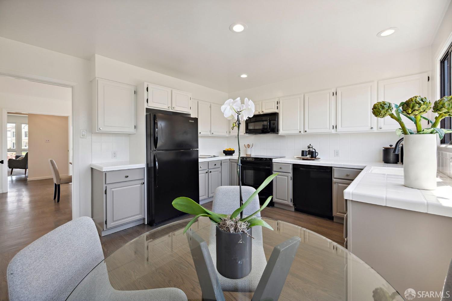 Detail Gallery Image 16 of 65 For 1780 Eucalyptus Dr, San Francisco,  CA 94132 - 4 Beds | 2/1 Baths