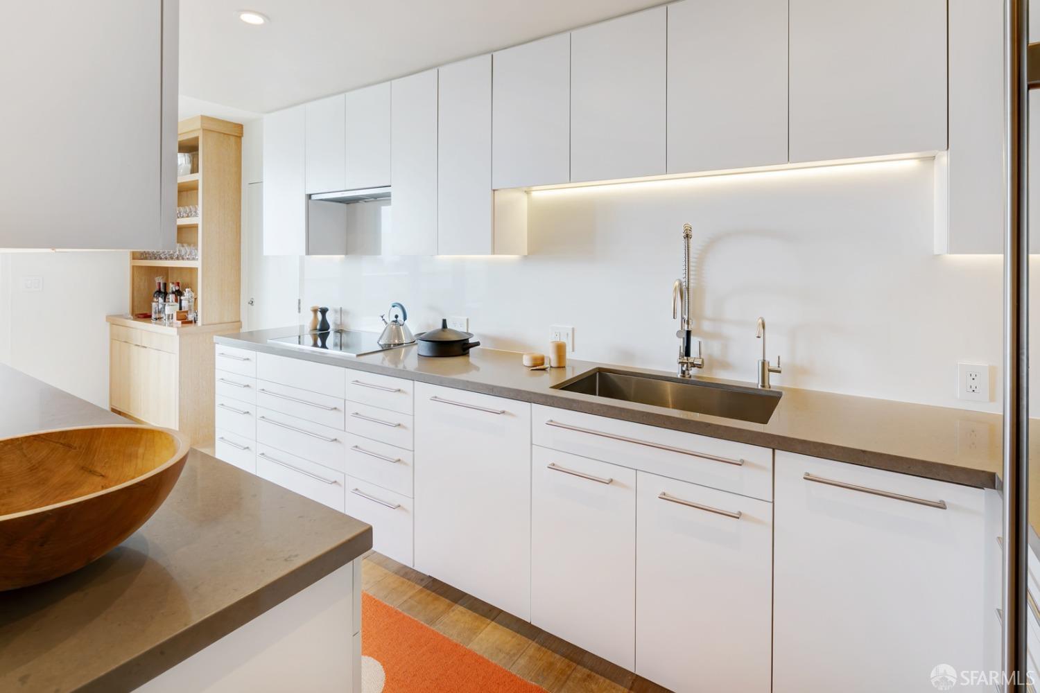 Detail Gallery Image 14 of 45 For 1070 Green St #1202,  San Francisco,  CA 94133 - 3 Beds | 2/1 Baths