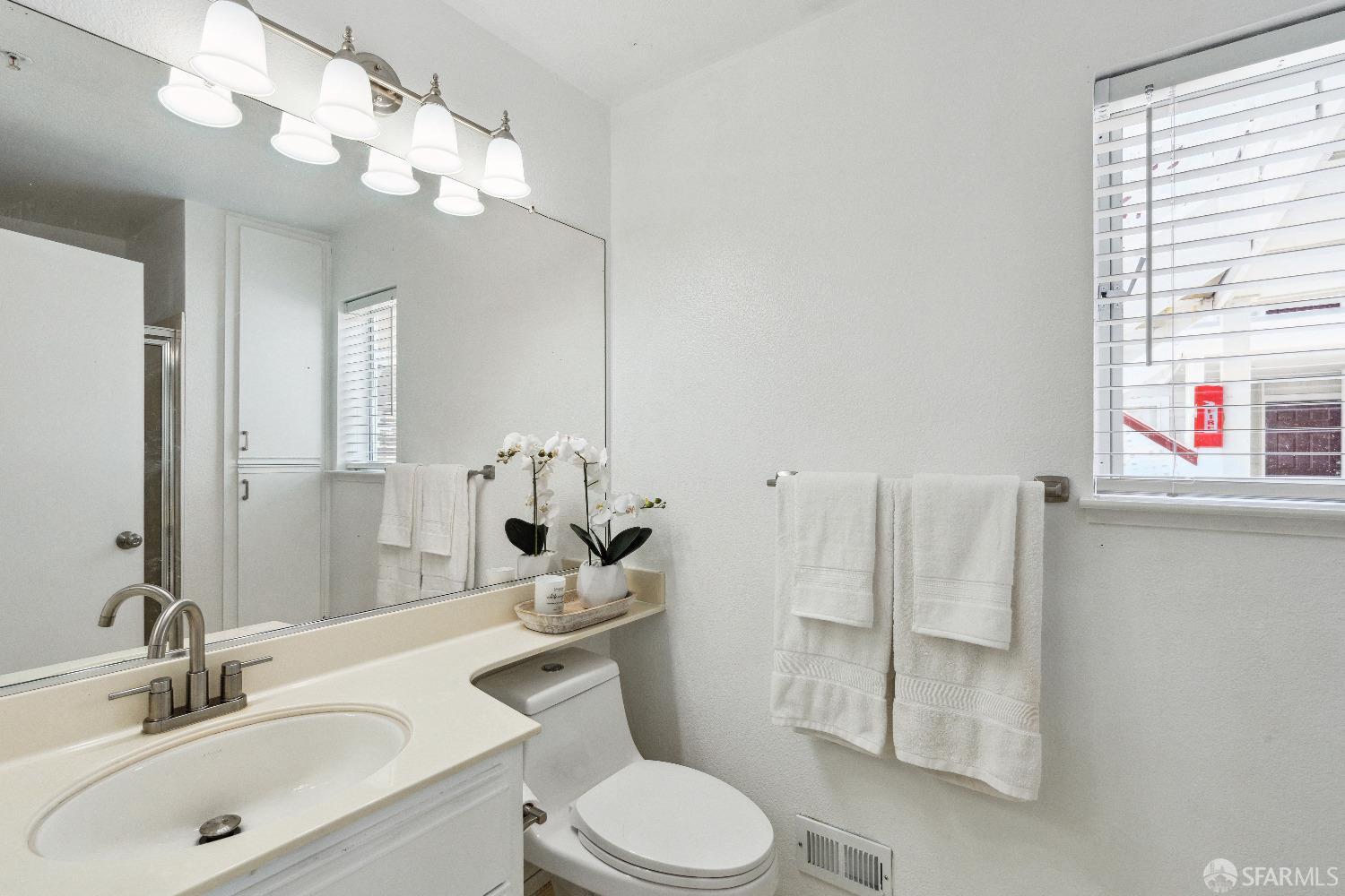 Detail Gallery Image 17 of 28 For 855 Mountain View Dr #8,  Daly City,  CA 94014 - 2 Beds | 2 Baths