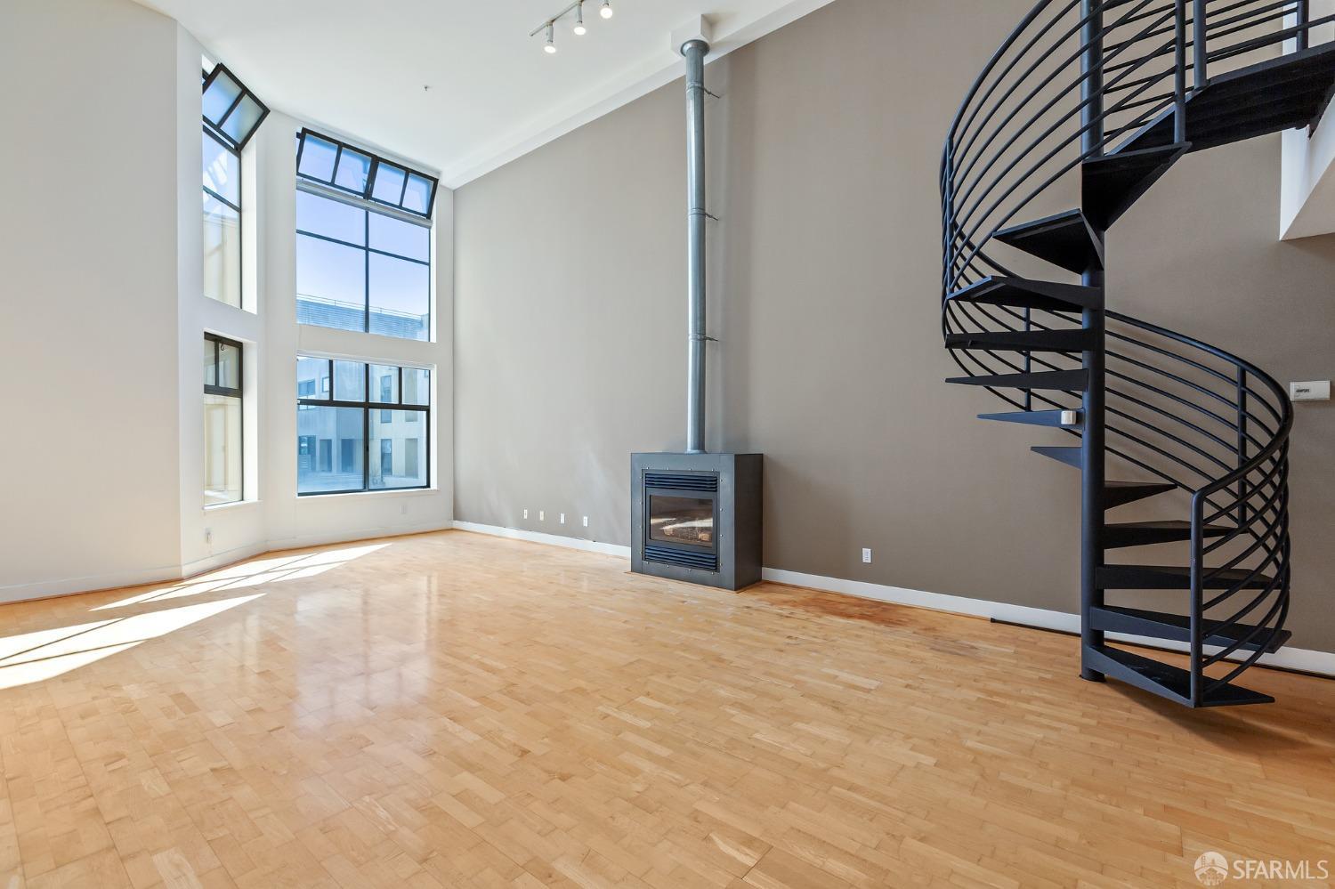 Detail Gallery Image 1 of 35 For 125 Gilbert St #15,  San Francisco,  CA 94103 - 1 Beds | 1/1 Baths