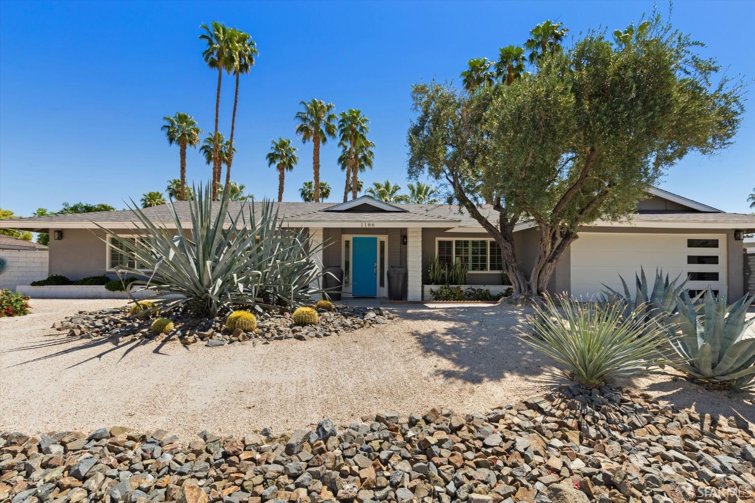 Detail Gallery Image 2 of 40 For 1186 S San Joaquin Dr, Palm Springs,  CA 92264 - 3 Beds | 2 Baths