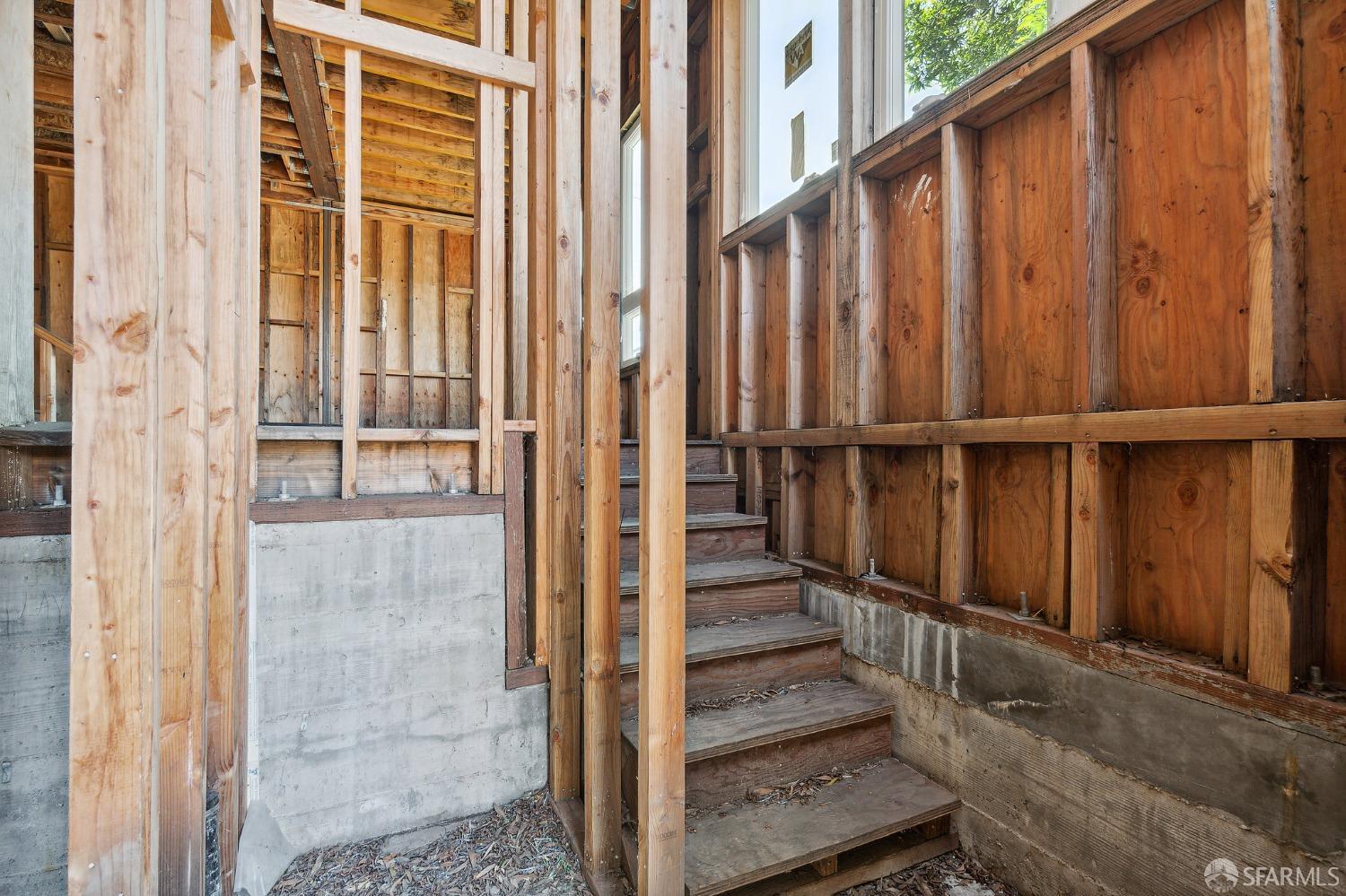 Detail Gallery Image 27 of 81 For 5401 Claremont Ave, Oakland,  CA 94618 - 12 Beds | 11/4 Baths