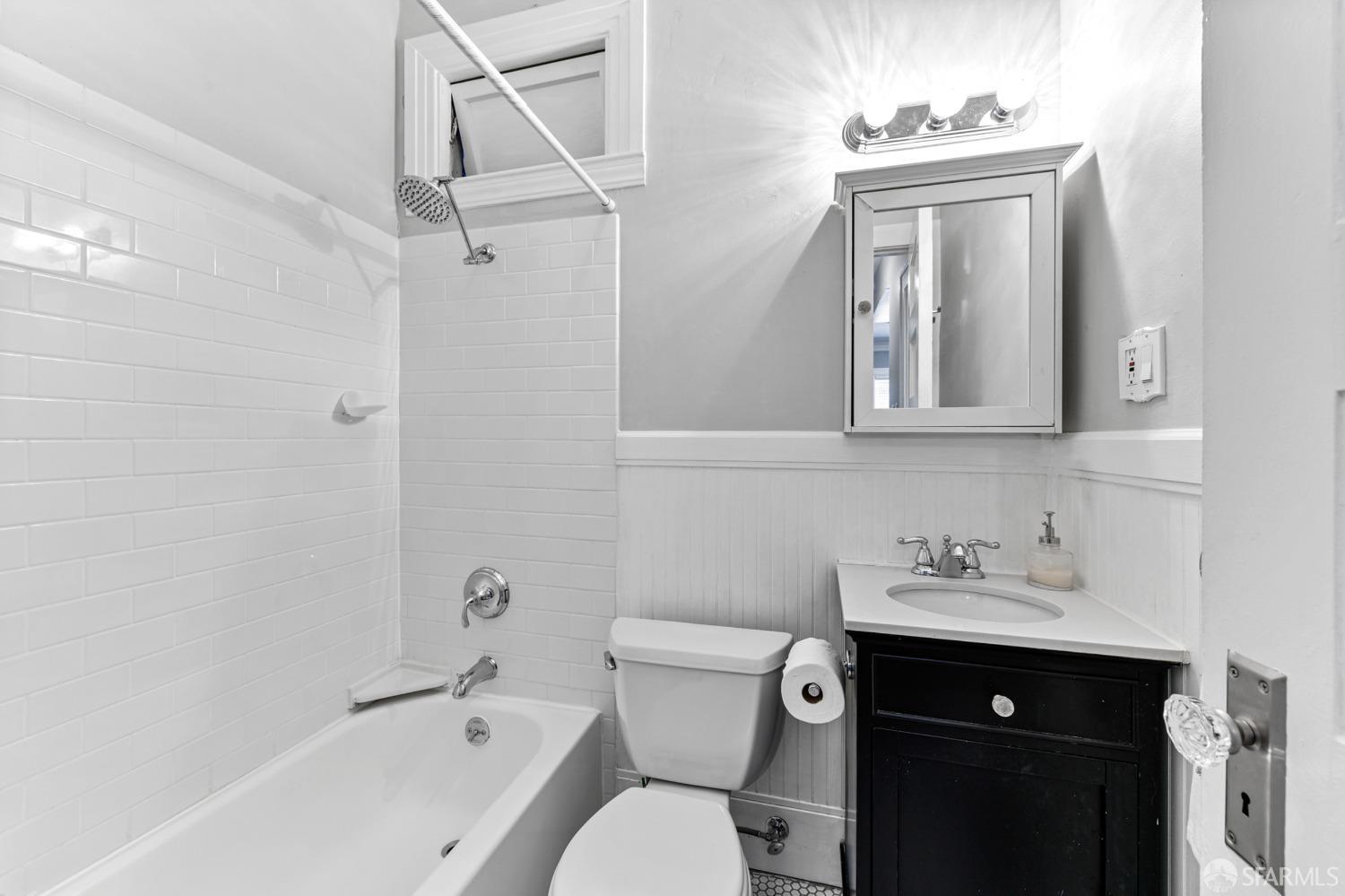 Detail Gallery Image 8 of 17 For 1155 Leavenworth St #6,  San Francisco,  CA 94109 - 1 Beds | 1 Baths