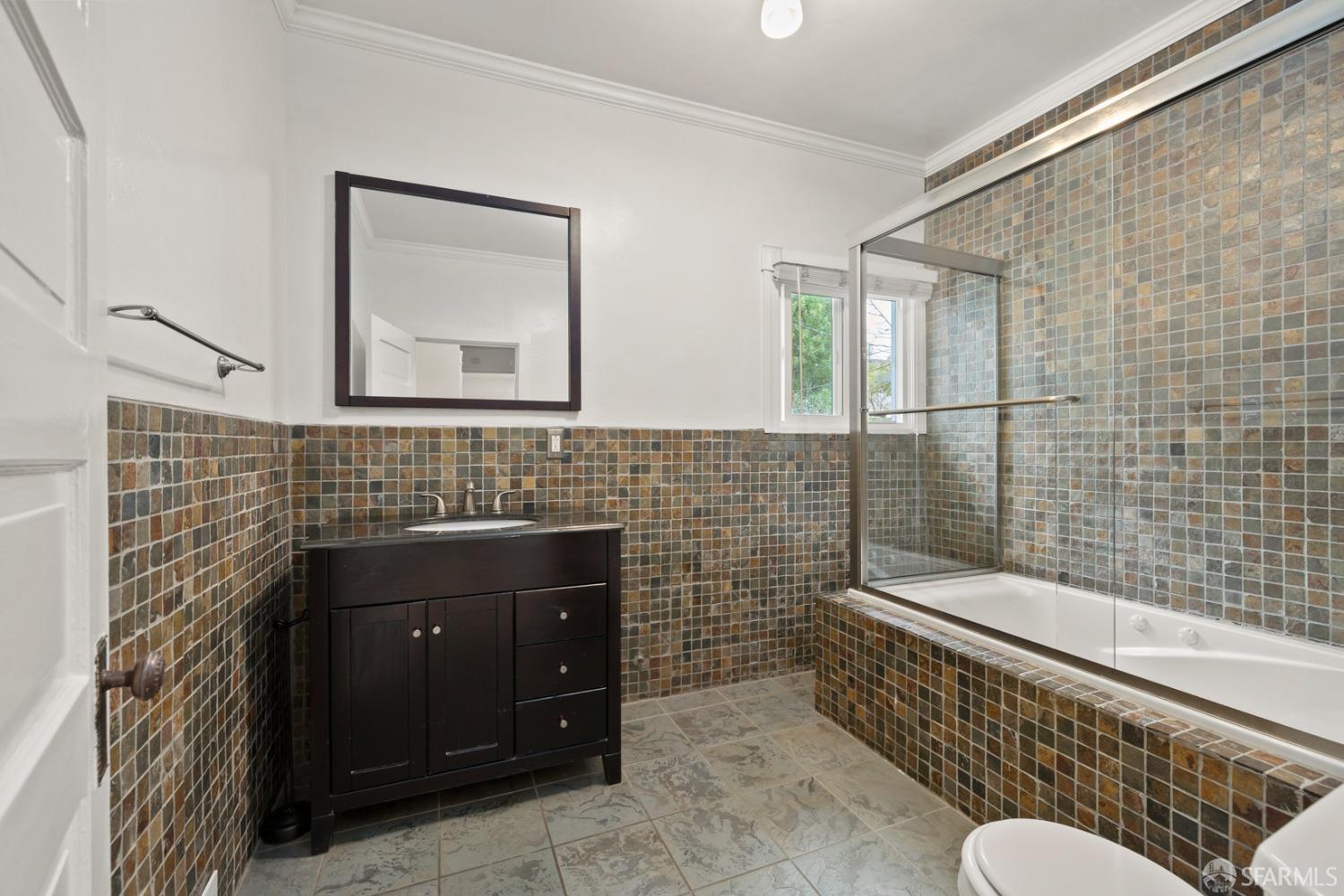 Detail Gallery Image 20 of 30 For 1212 Balboa Ave, Burlingame,  CA 94010 - 3 Beds | 2/1 Baths