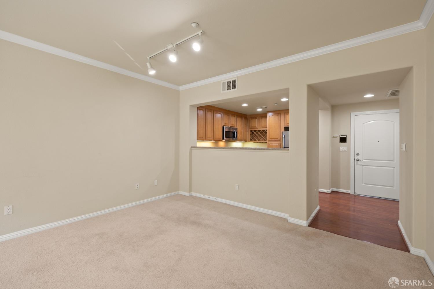 Detail Gallery Image 6 of 35 For 2260 Gellert Blvd #1107,  South San Francisco,  CA 94080 - 1 Beds | 1 Baths