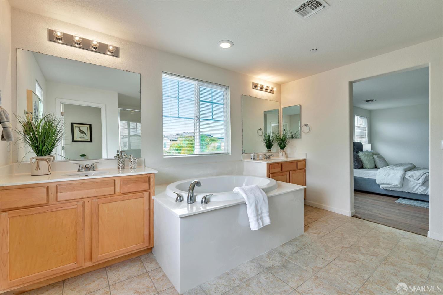 Detail Gallery Image 16 of 29 For 110 Bridalveil Way, Oakley,  CA 94561 - 5 Beds | 3/1 Baths