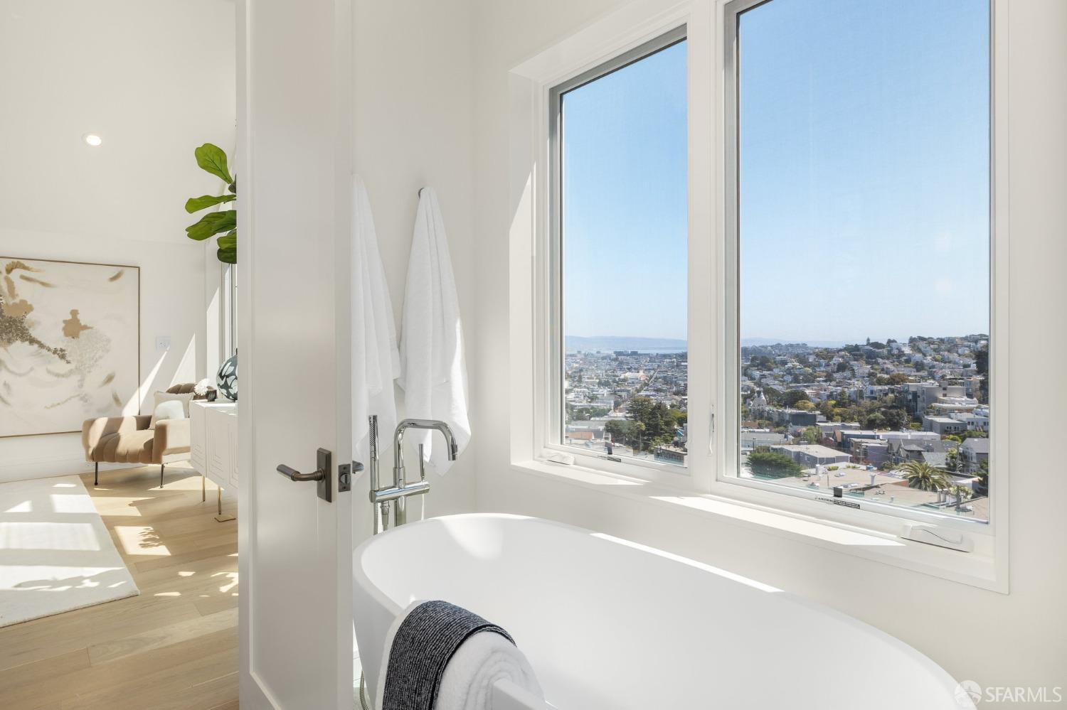 Detail Gallery Image 51 of 77 For 341 Corbett Ave a,  San Francisco,  CA 94114 - 3 Beds | 2/1 Baths