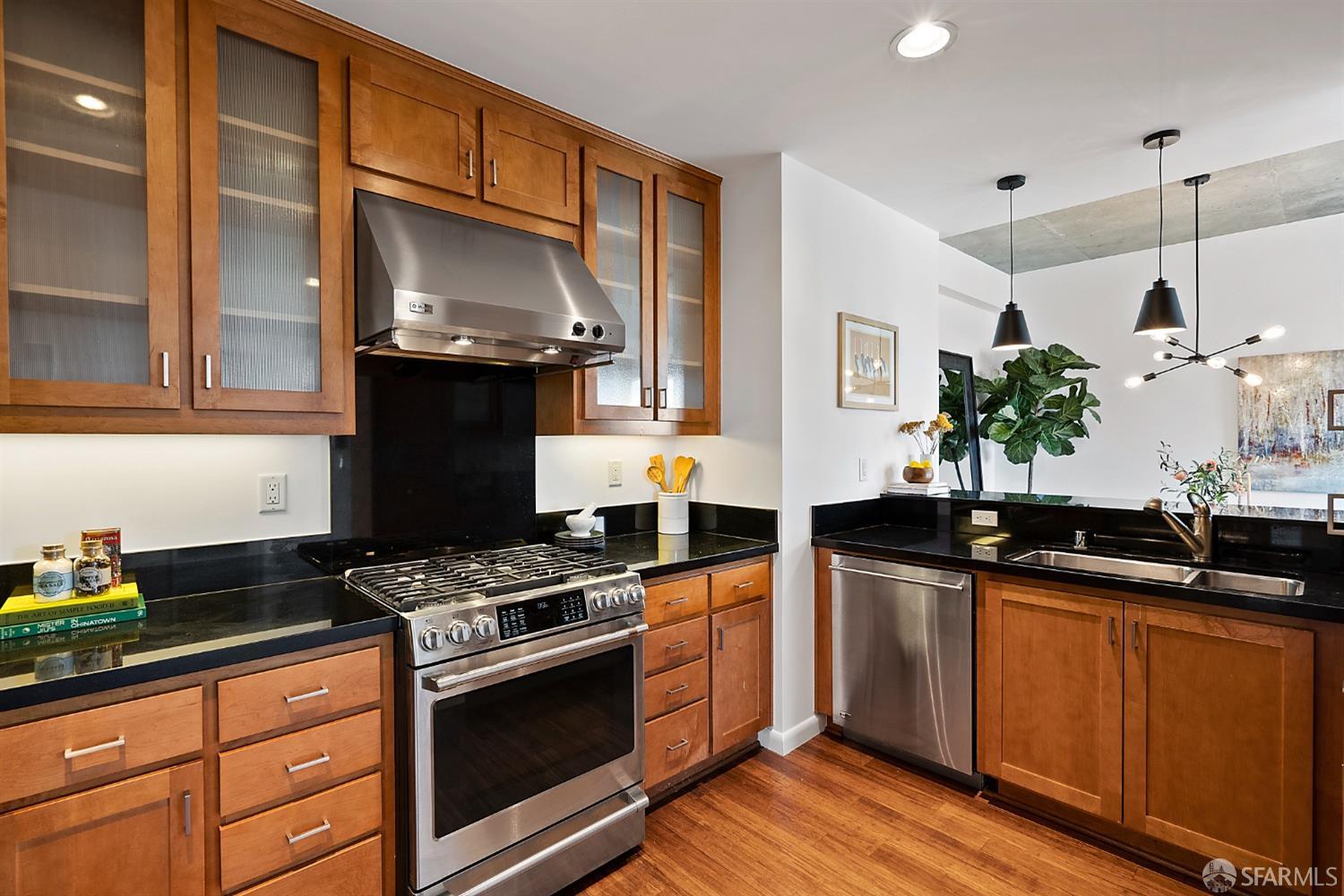 Detail Gallery Image 6 of 32 For 428 Alice St #706,  Oakland,  CA 94607 - 3 Beds | 2 Baths