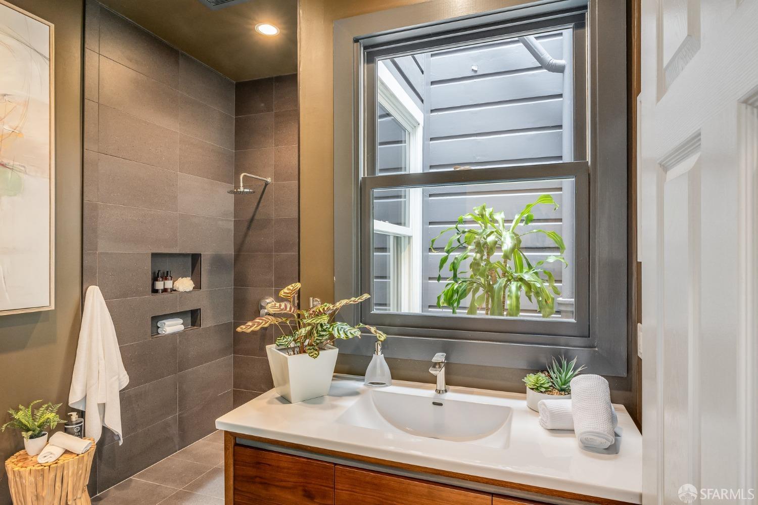 Detail Gallery Image 16 of 28 For 73 Collingwood St 73b,  San Francisco,  CA 94114 - 2 Beds | 1 Baths