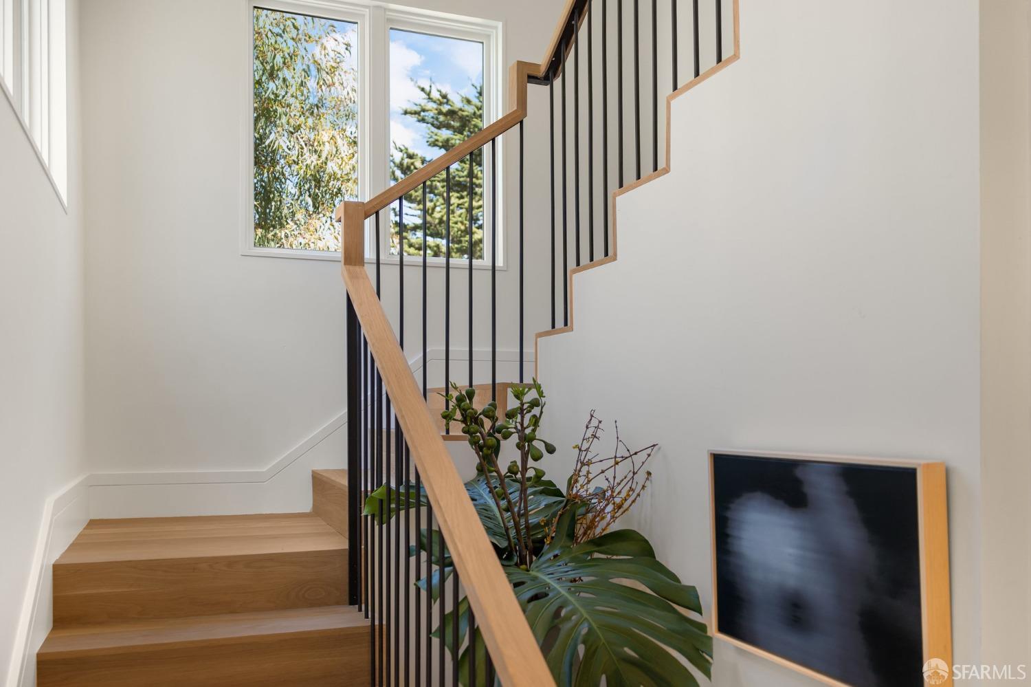 Detail Gallery Image 39 of 77 For 341 Corbett Ave a,  San Francisco,  CA 94114 - 3 Beds | 2/1 Baths