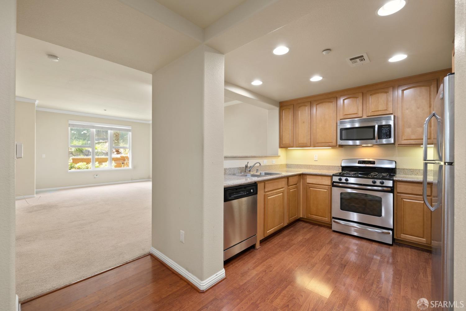 Detail Gallery Image 7 of 35 For 2260 Gellert Blvd #1107,  South San Francisco,  CA 94080 - 1 Beds | 1 Baths