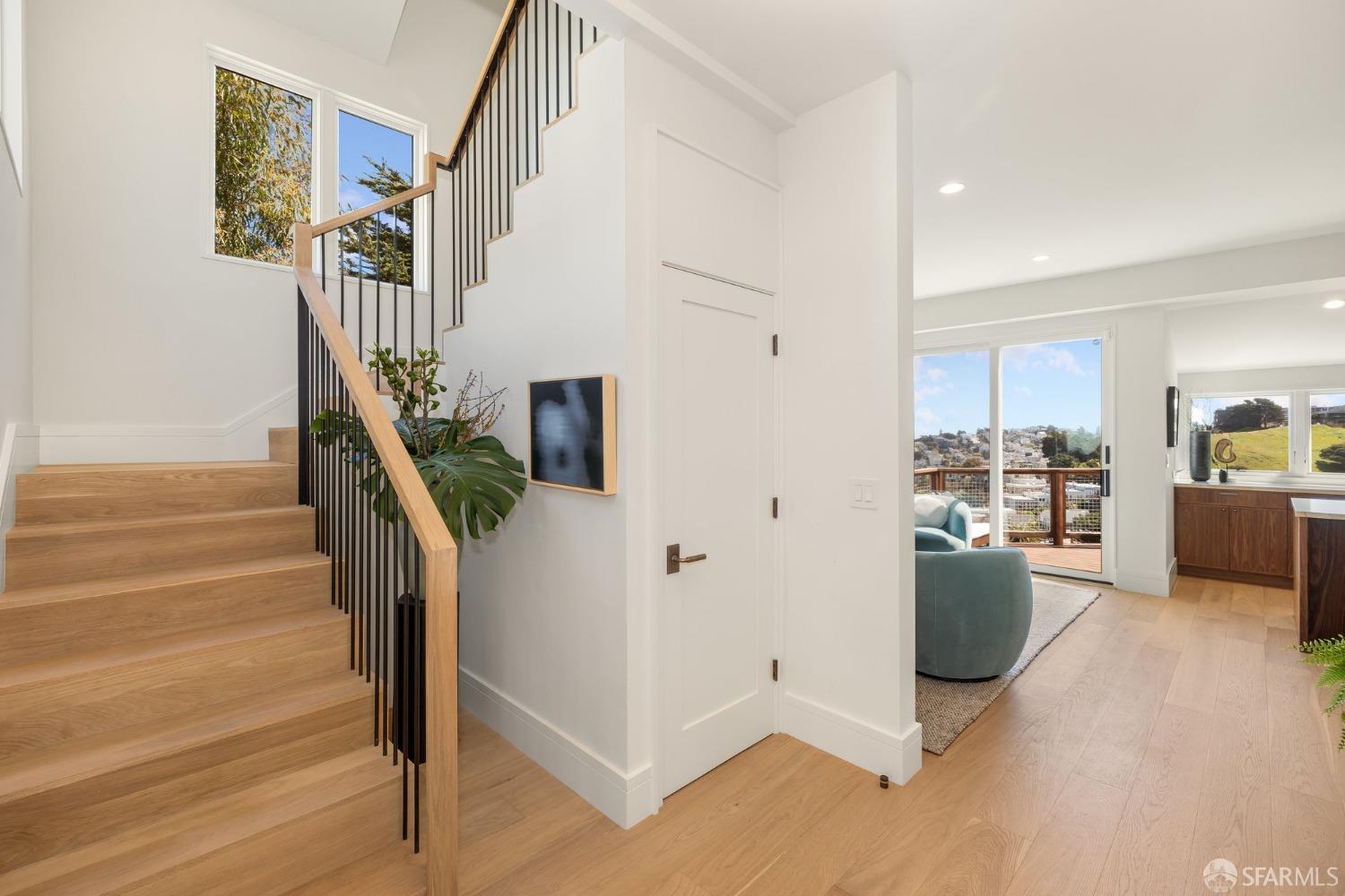 Detail Gallery Image 37 of 77 For 341 Corbett Ave a,  San Francisco,  CA 94114 - 3 Beds | 2/1 Baths