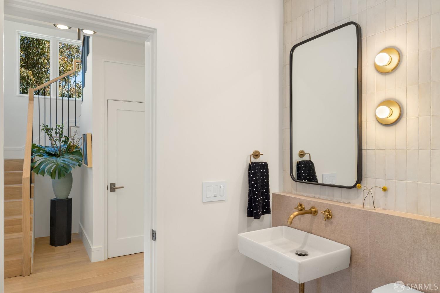 Detail Gallery Image 36 of 77 For 341 Corbett Ave a,  San Francisco,  CA 94114 - 3 Beds | 2/1 Baths
