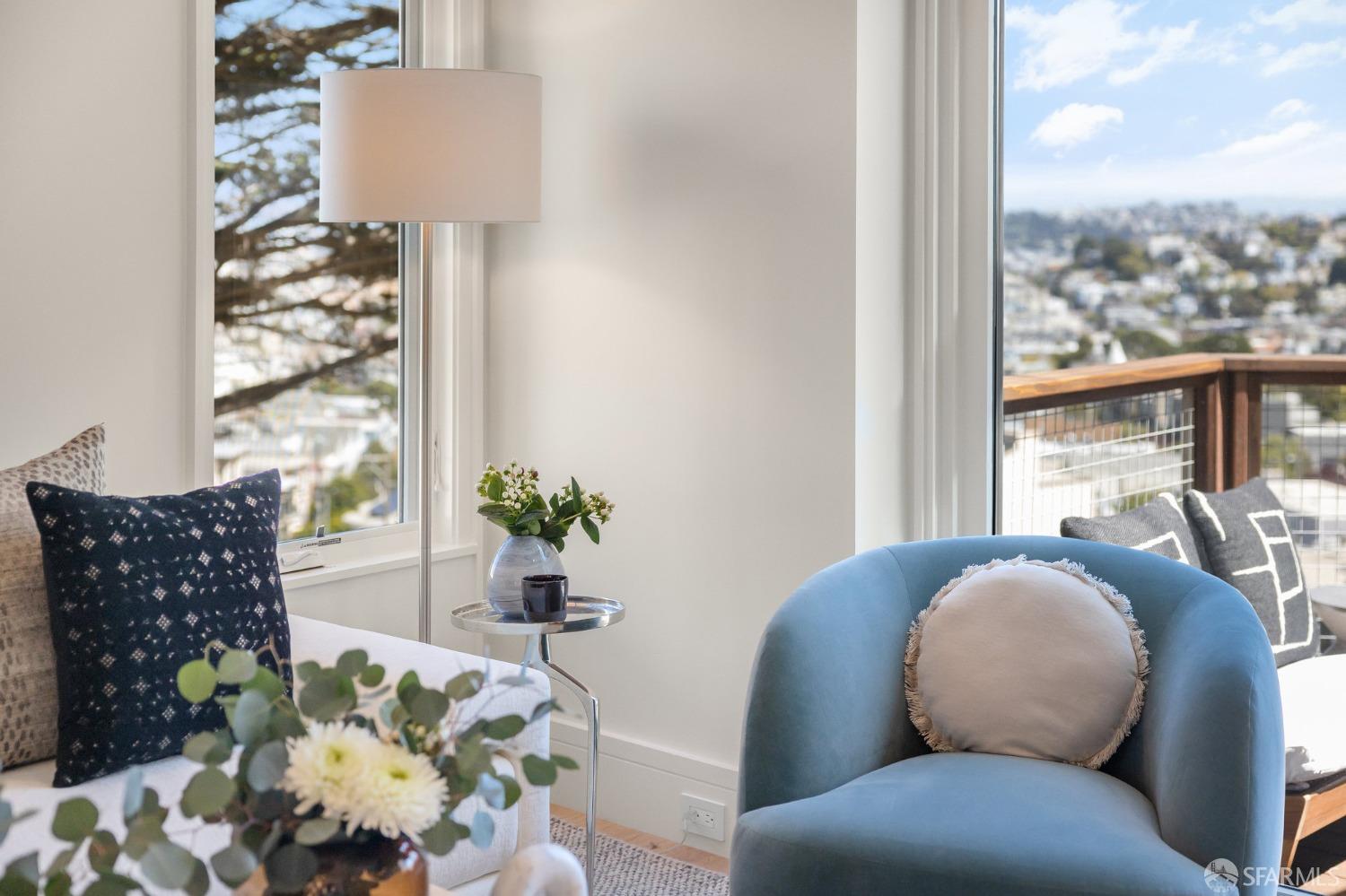 Detail Gallery Image 4 of 77 For 341 Corbett Ave a,  San Francisco,  CA 94114 - 3 Beds | 2/1 Baths