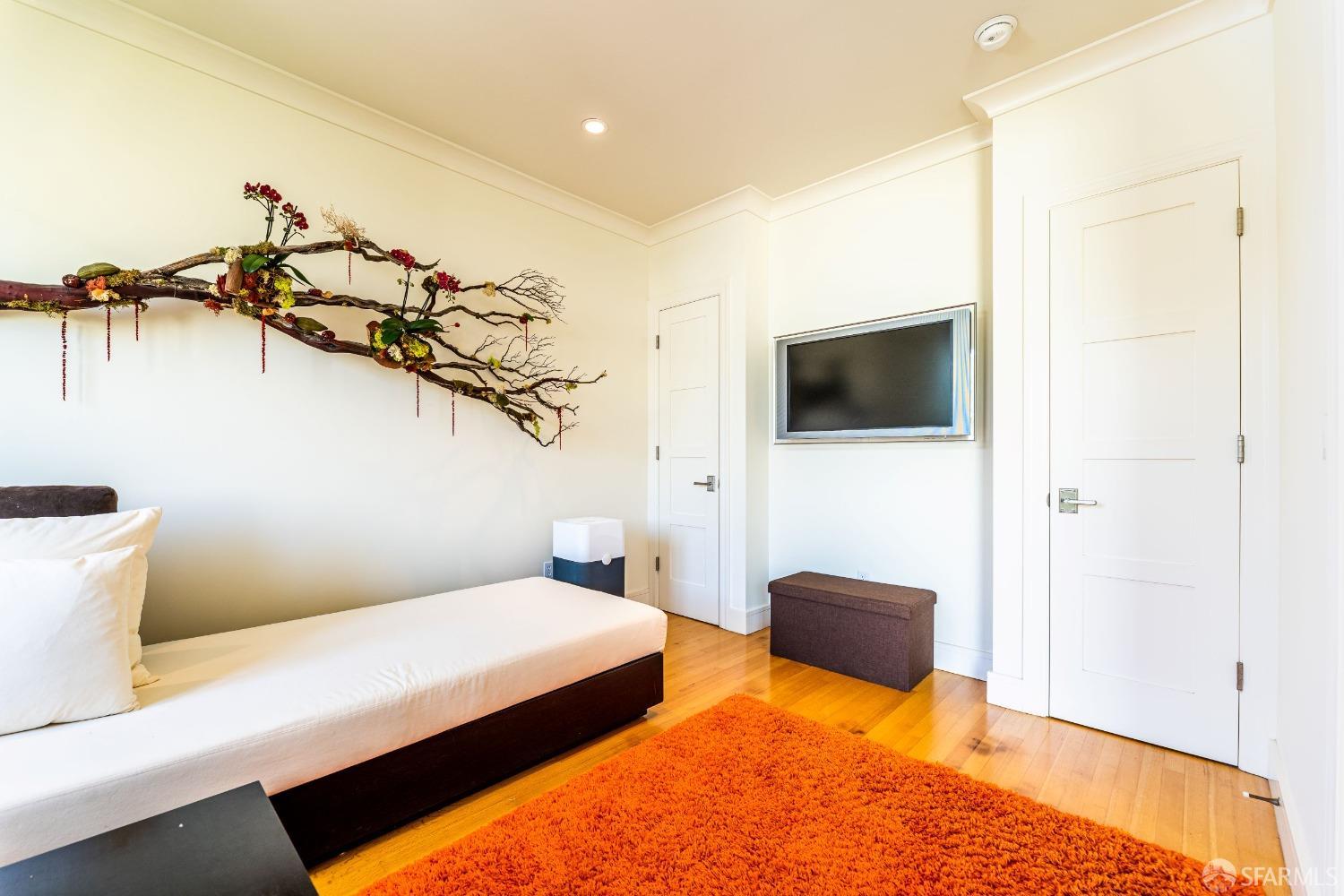 Detail Gallery Image 6 of 10 For 318 Duncan St #1,  San Francisco,  CA 94131 - 3 Beds | 3 Baths