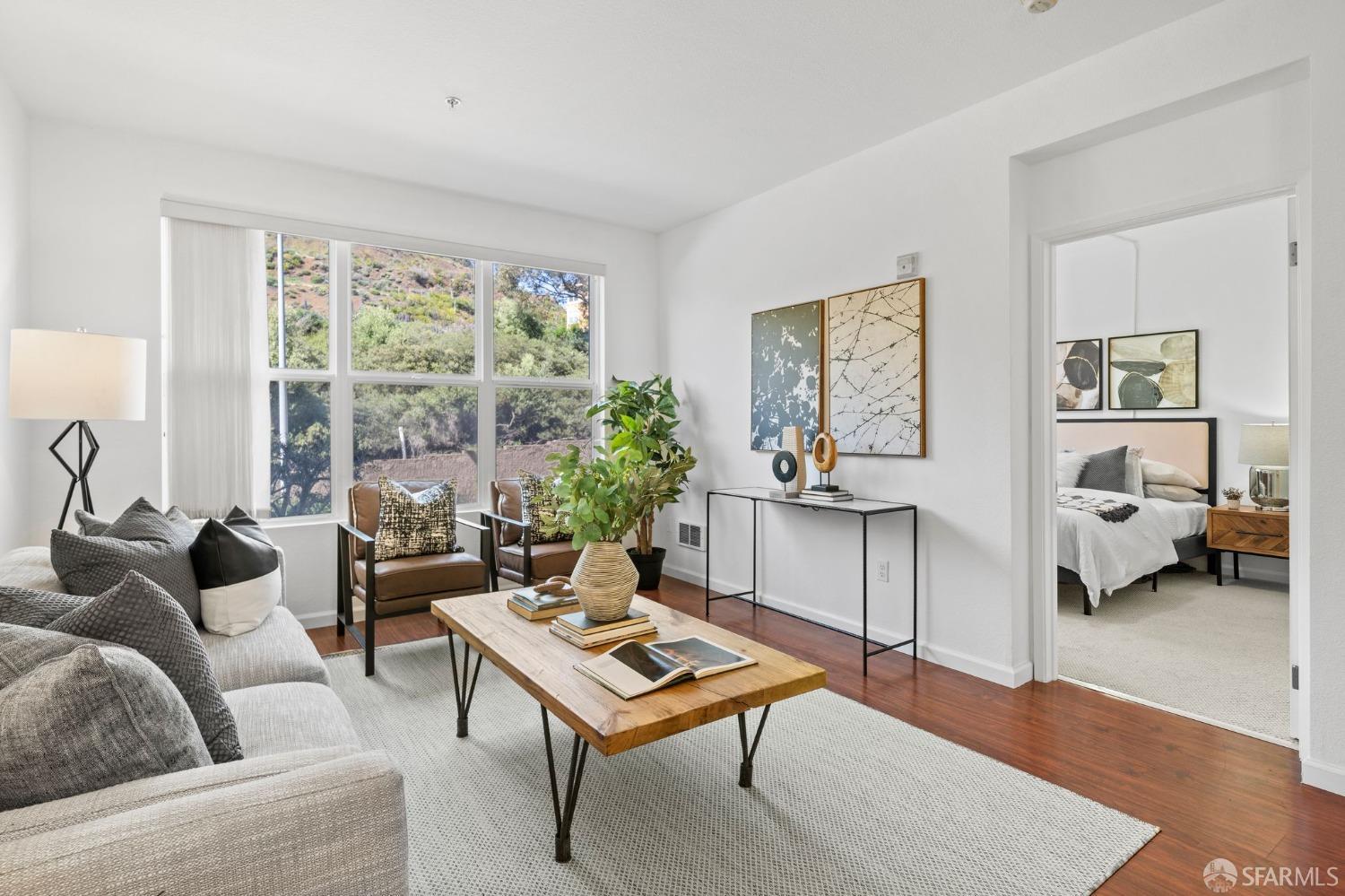 Detail Gallery Image 3 of 31 For 101 Crescent Way #2101,  San Francisco,  CA 94134 - 2 Beds | 2 Baths