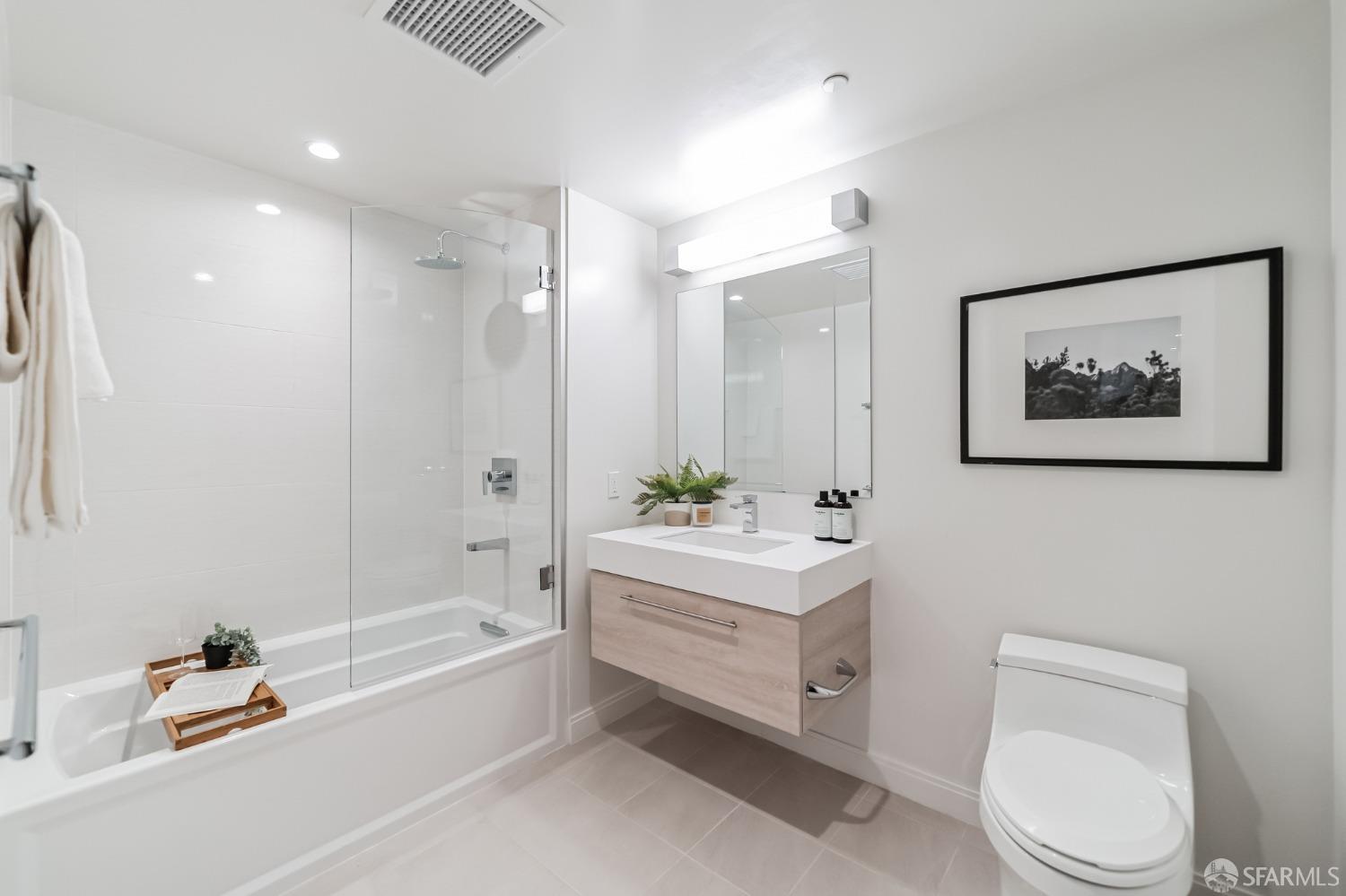 Detail Gallery Image 14 of 76 For 555 Fulton St #102,  San Francisco,  CA 94102 - 3 Beds | 2 Baths