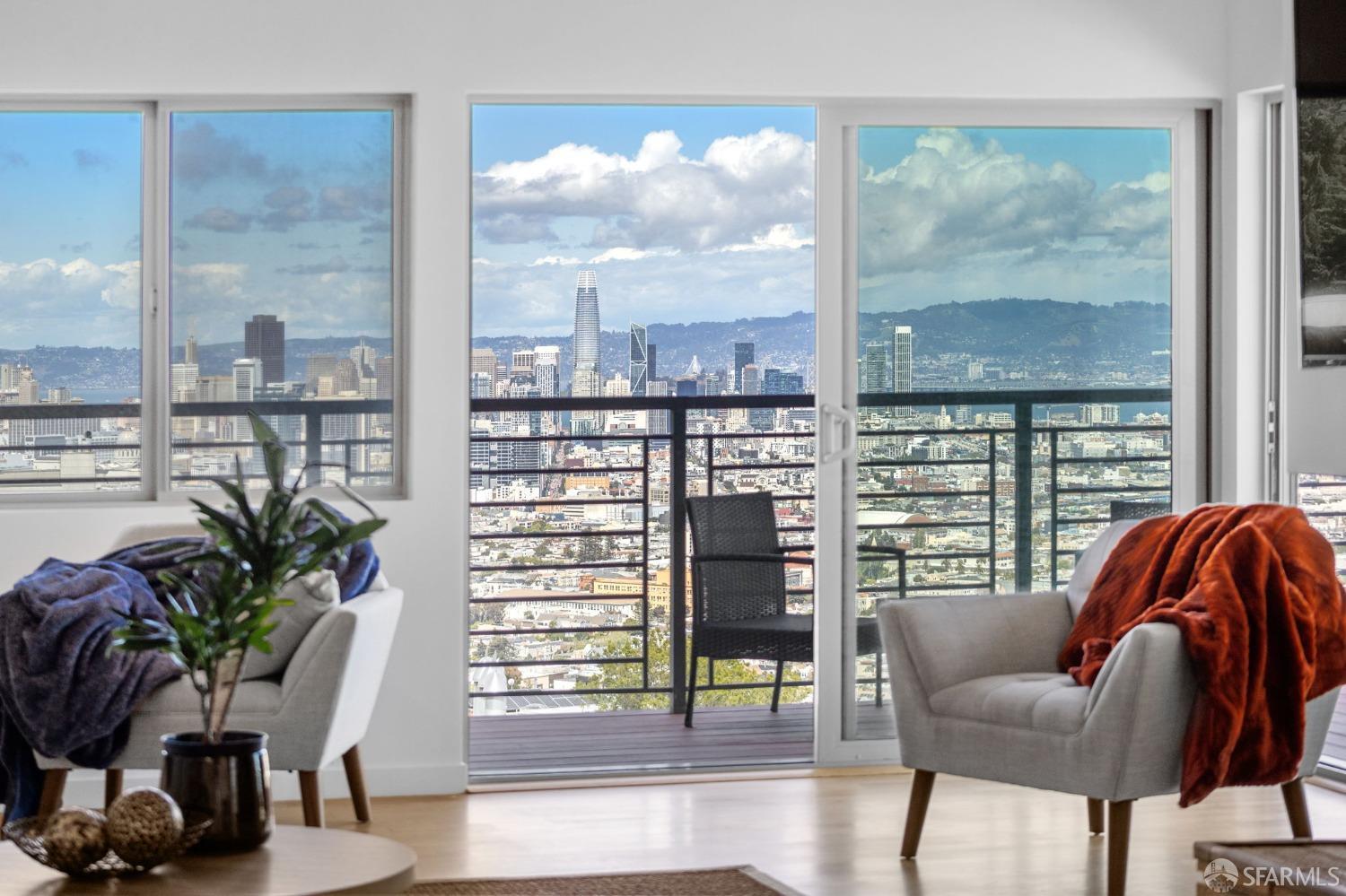Detail Gallery Image 2 of 29 For 827 Corbett Ave #302,  San Francisco,  CA 94131 - 2 Beds | 2 Baths
