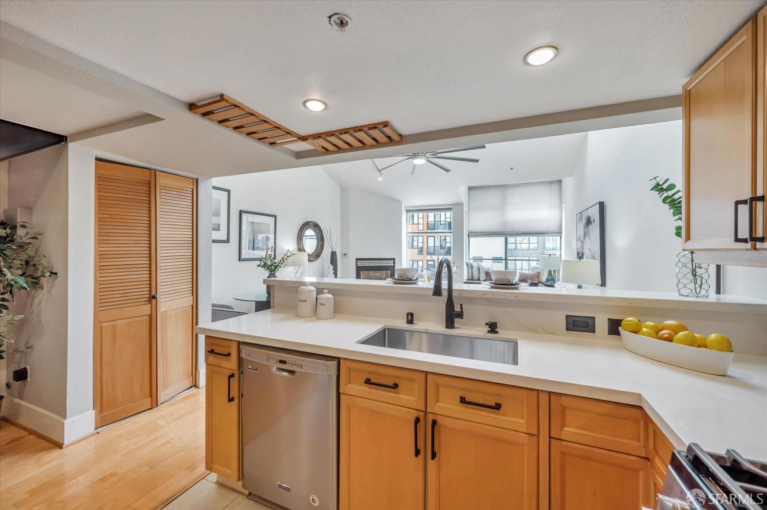 Detail Gallery Image 7 of 32 For 2068 3rd St #17,  San Francisco,  CA 94107 - 1 Beds | 2 Baths