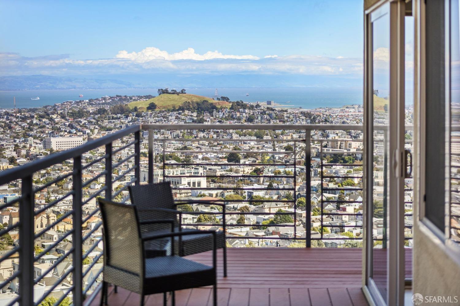 Detail Gallery Image 11 of 29 For 827 Corbett Ave #302,  San Francisco,  CA 94131 - 2 Beds | 2 Baths