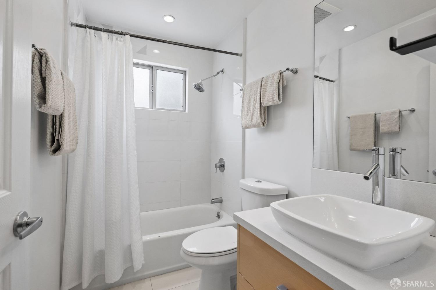 Detail Gallery Image 9 of 15 For 827 Corbett Ave #301,  San Francisco,  CA 94131 - 1 Beds | 1 Baths