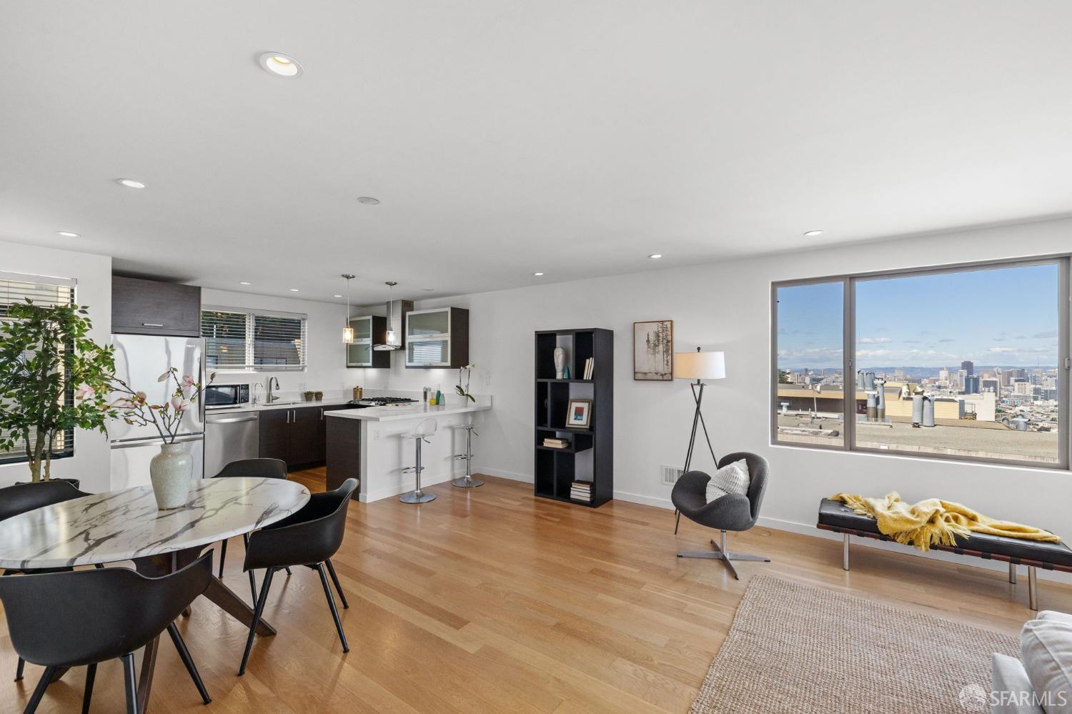Detail Gallery Image 2 of 15 For 827 Corbett Ave #301,  San Francisco,  CA 94131 - 1 Beds | 1 Baths