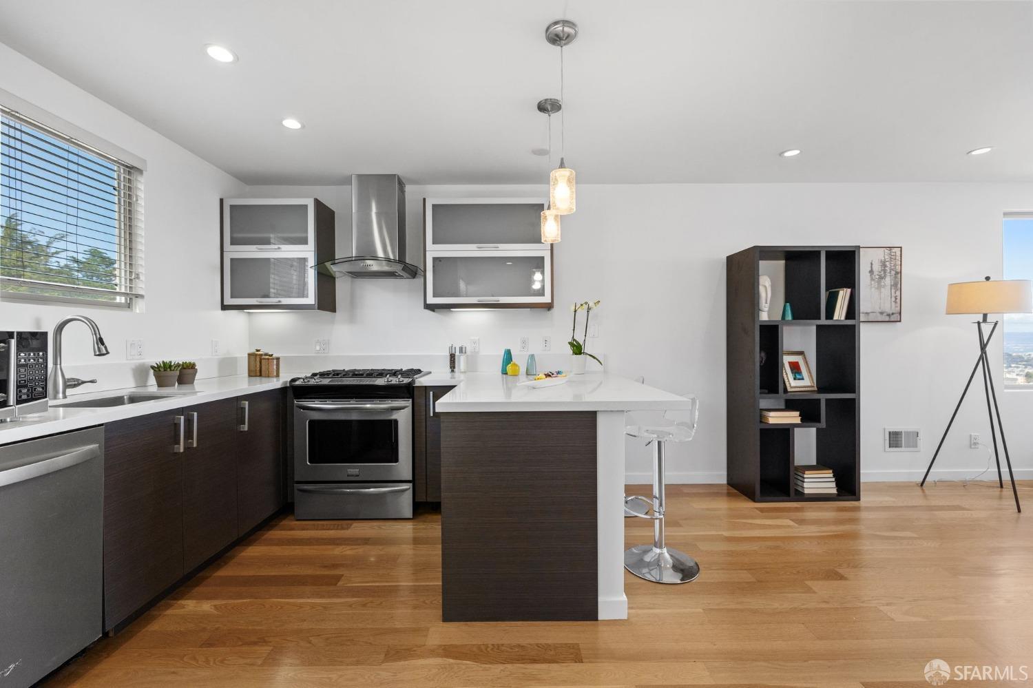 Detail Gallery Image 6 of 15 For 827 Corbett Ave #301,  San Francisco,  CA 94131 - 1 Beds | 1 Baths
