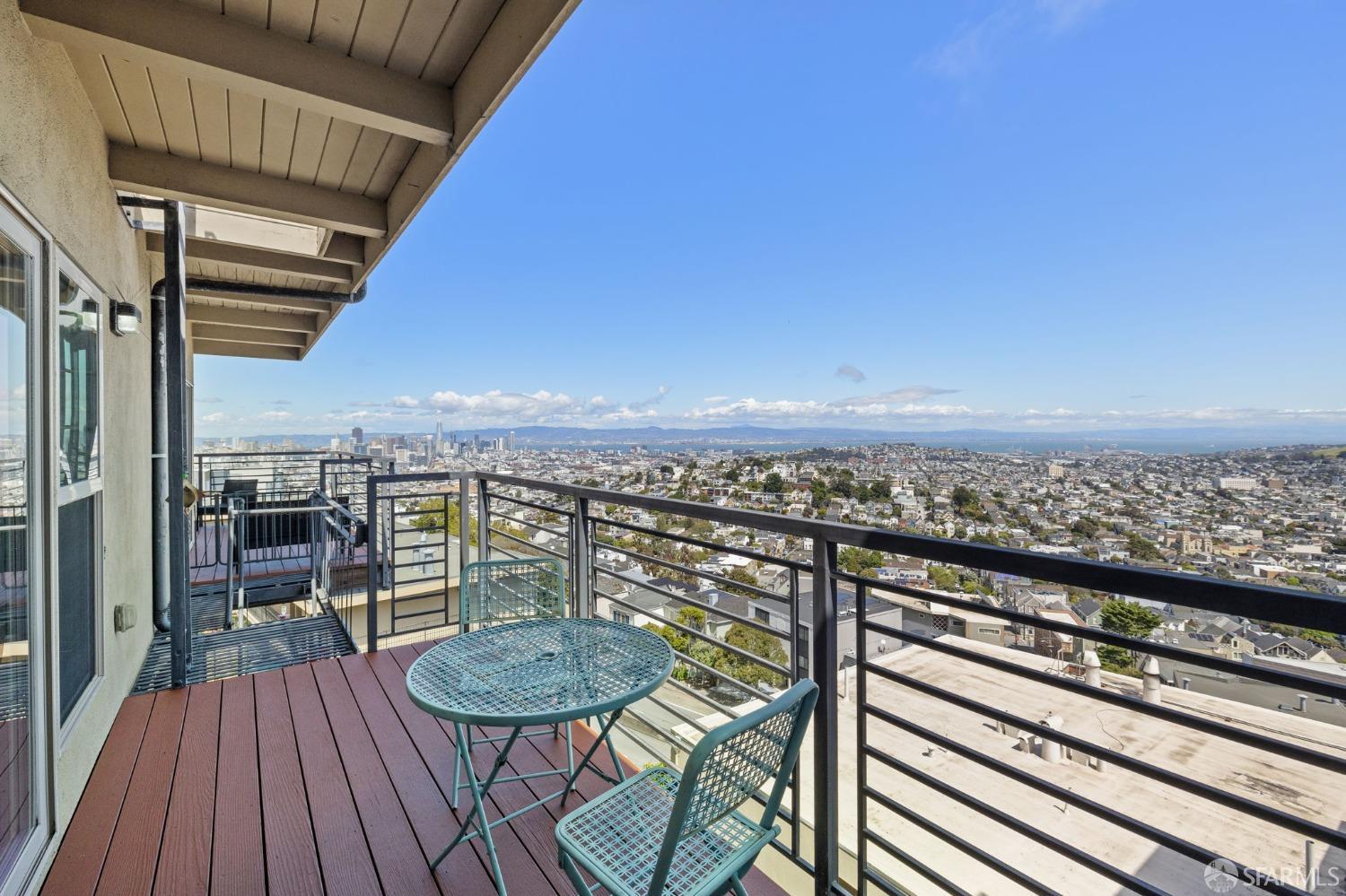 Detail Gallery Image 10 of 29 For 827 Corbett Ave #302,  San Francisco,  CA 94131 - 2 Beds | 2 Baths