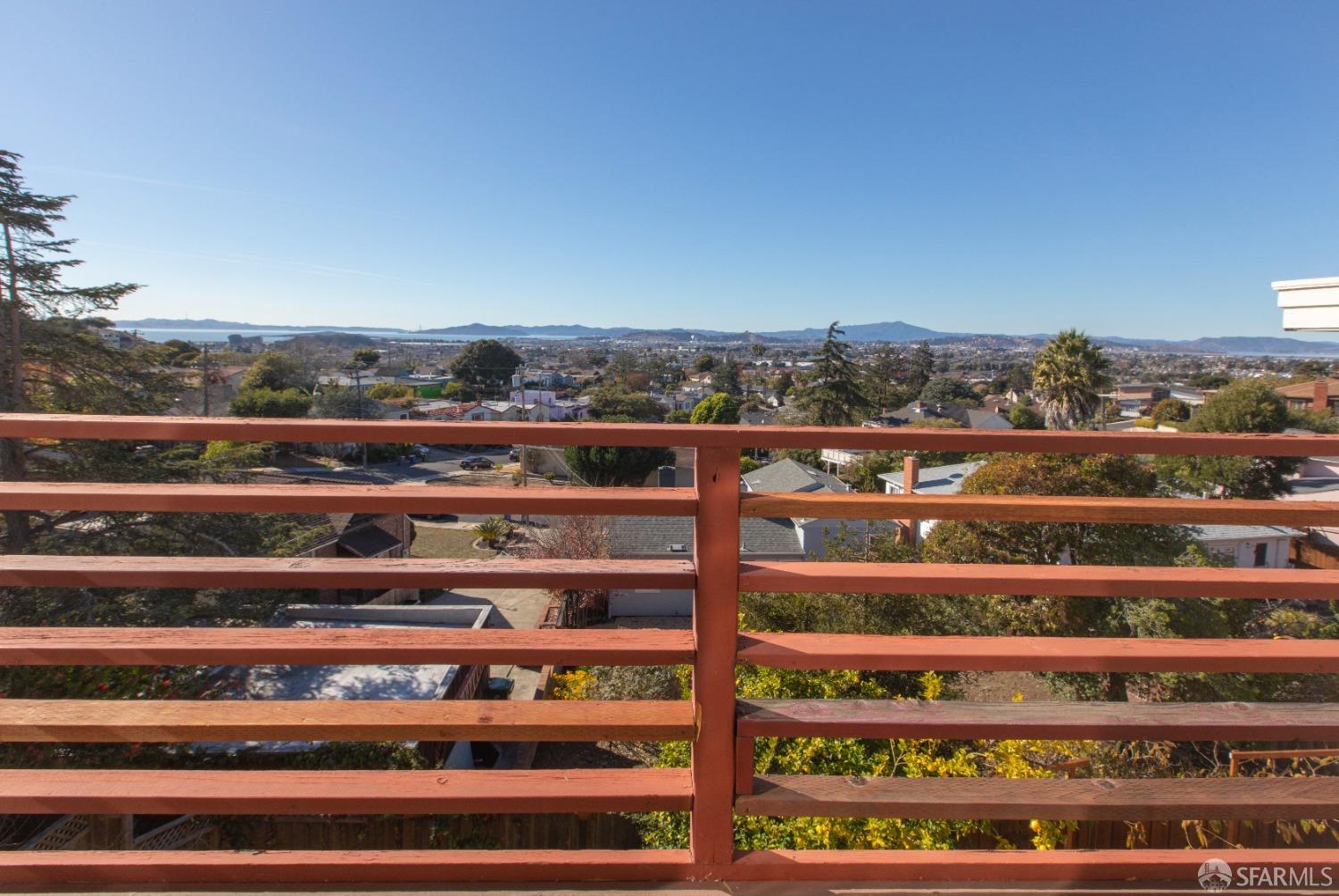 Detail Gallery Image 8 of 26 For 2437 Edwards Ave, El Cerrito,  CA 94530 - 5 Beds | 2/1 Baths