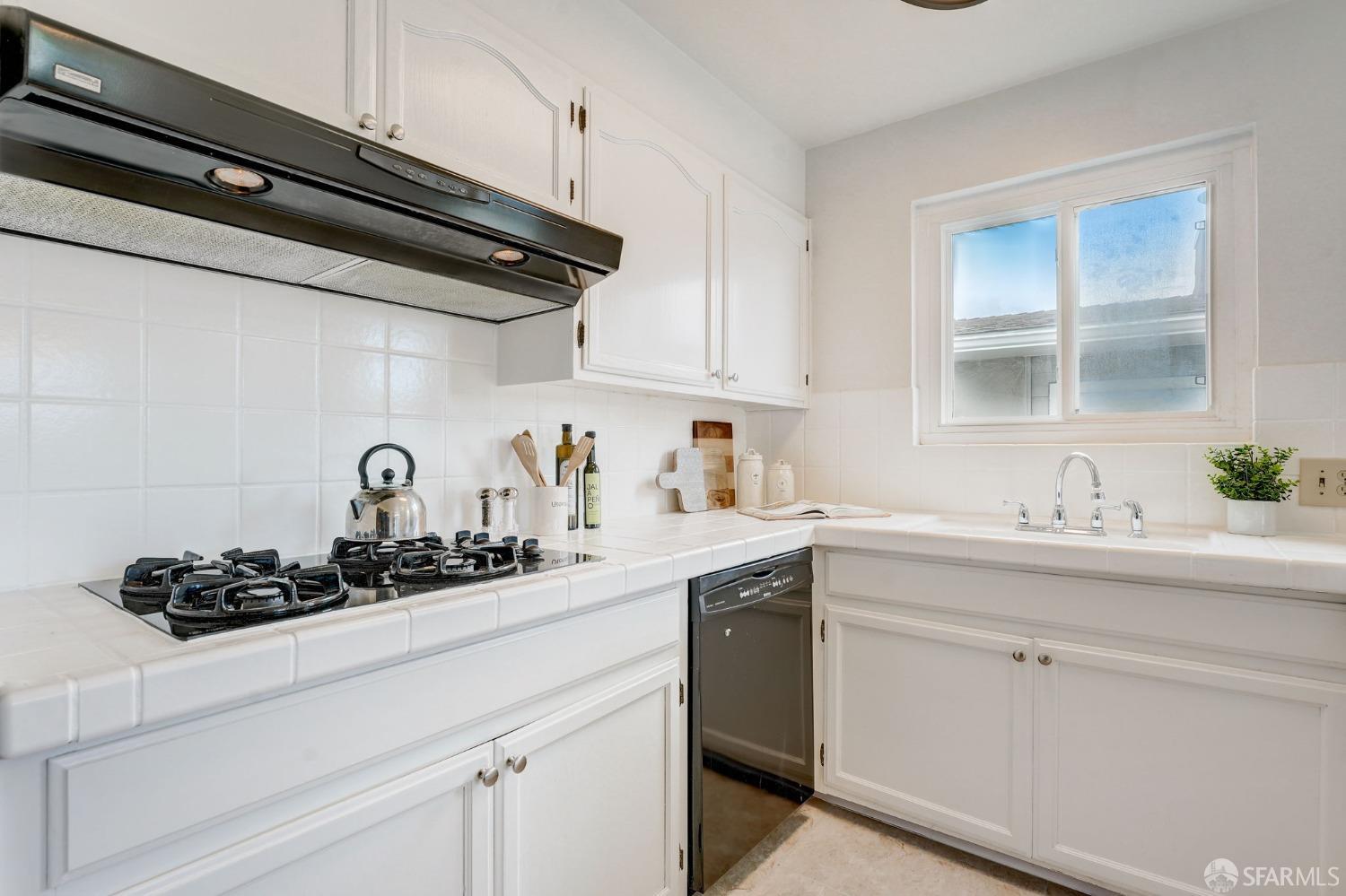 Detail Gallery Image 21 of 70 For 131 Del Prado Dr, Daly City,  CA 94015 - 3 Beds | 2 Baths