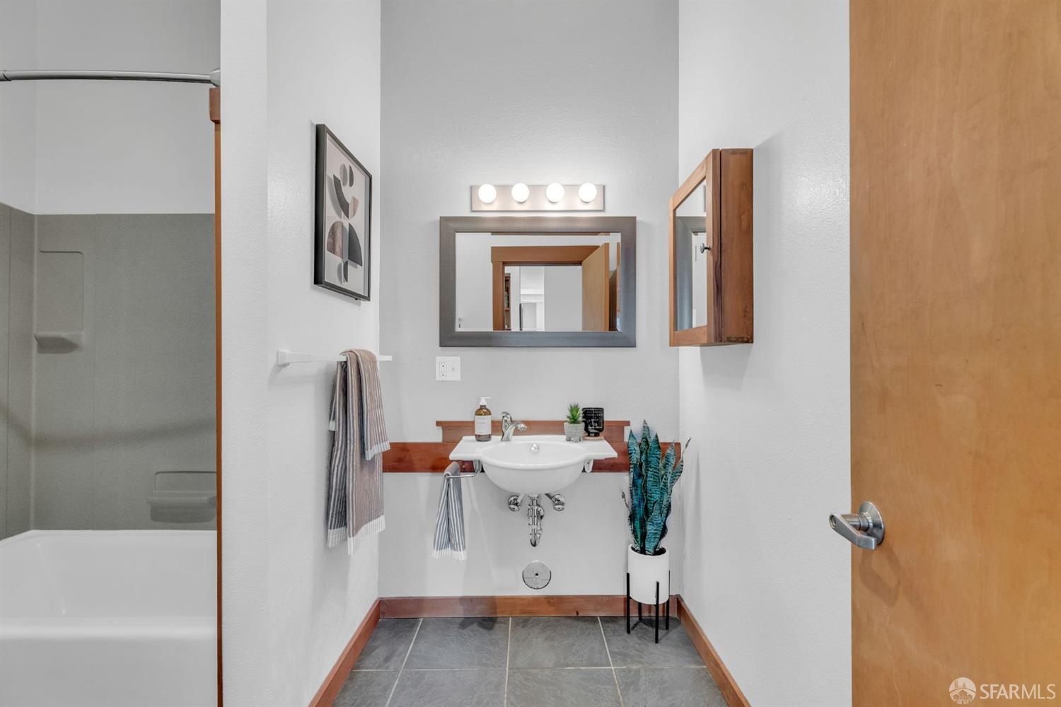 Detail Gallery Image 18 of 30 For 530 E 8th St #105,  Oakland,  CA 94606 - 2 Beds | 1 Baths