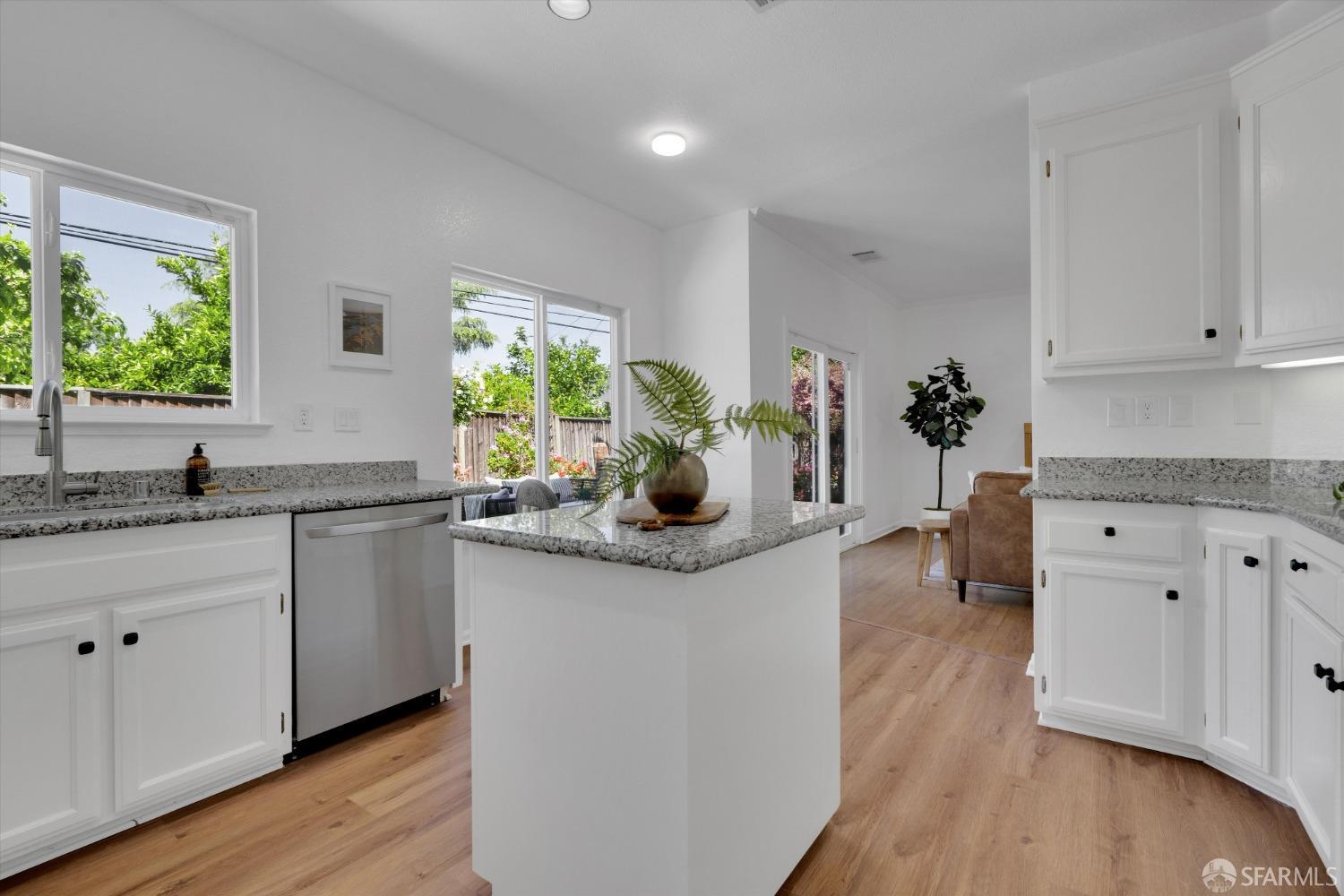 Detail Gallery Image 16 of 50 For 1543 Terry Lynn Ln, Concord,  CA 94521 - 4 Beds | 2/1 Baths