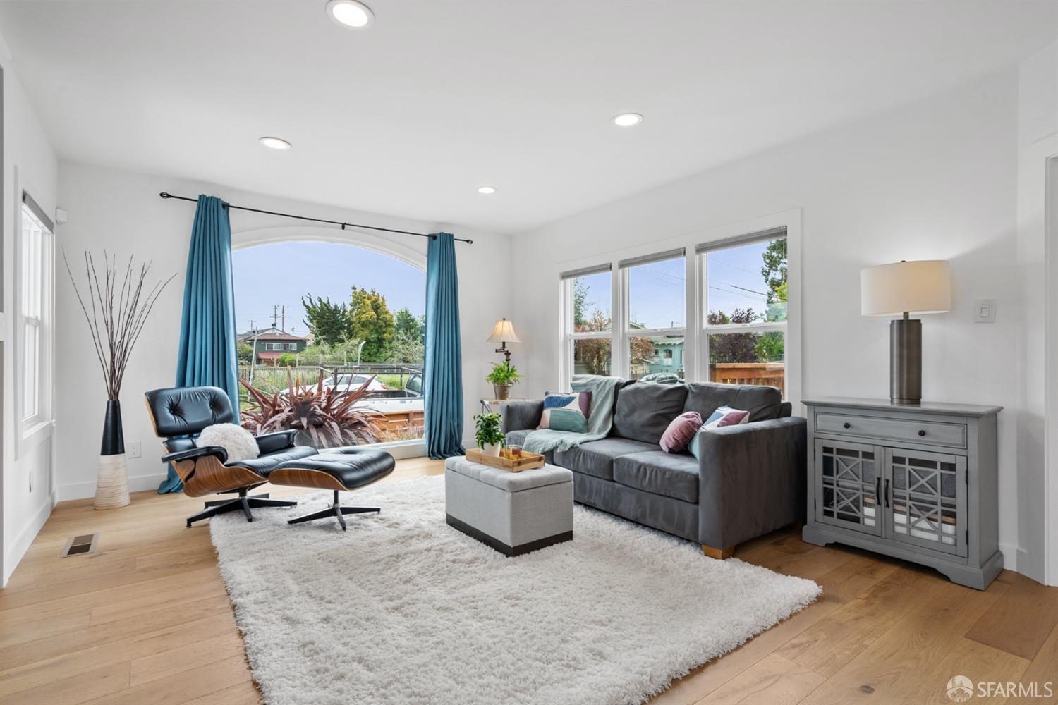 Detail Gallery Image 7 of 44 For 1419 Derby St, Berkeley,  CA 94702 - 3 Beds | 2 Baths