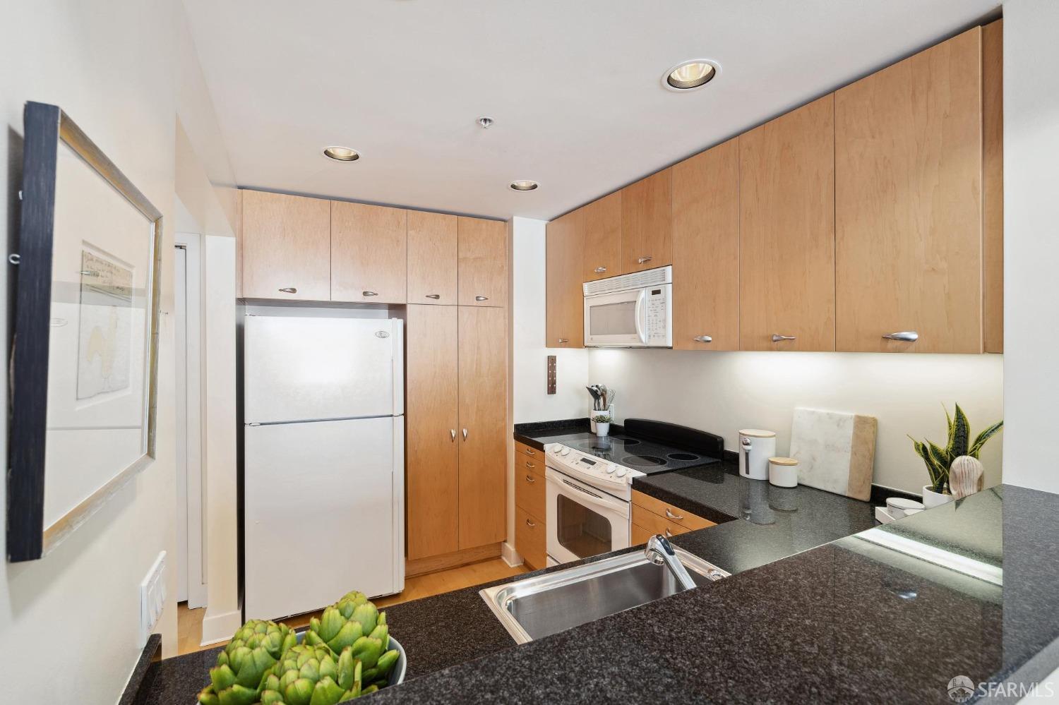 Detail Gallery Image 16 of 58 For 530 Chestnut St 410c,  San Francisco,  CA 94133 - 2 Beds | 2 Baths