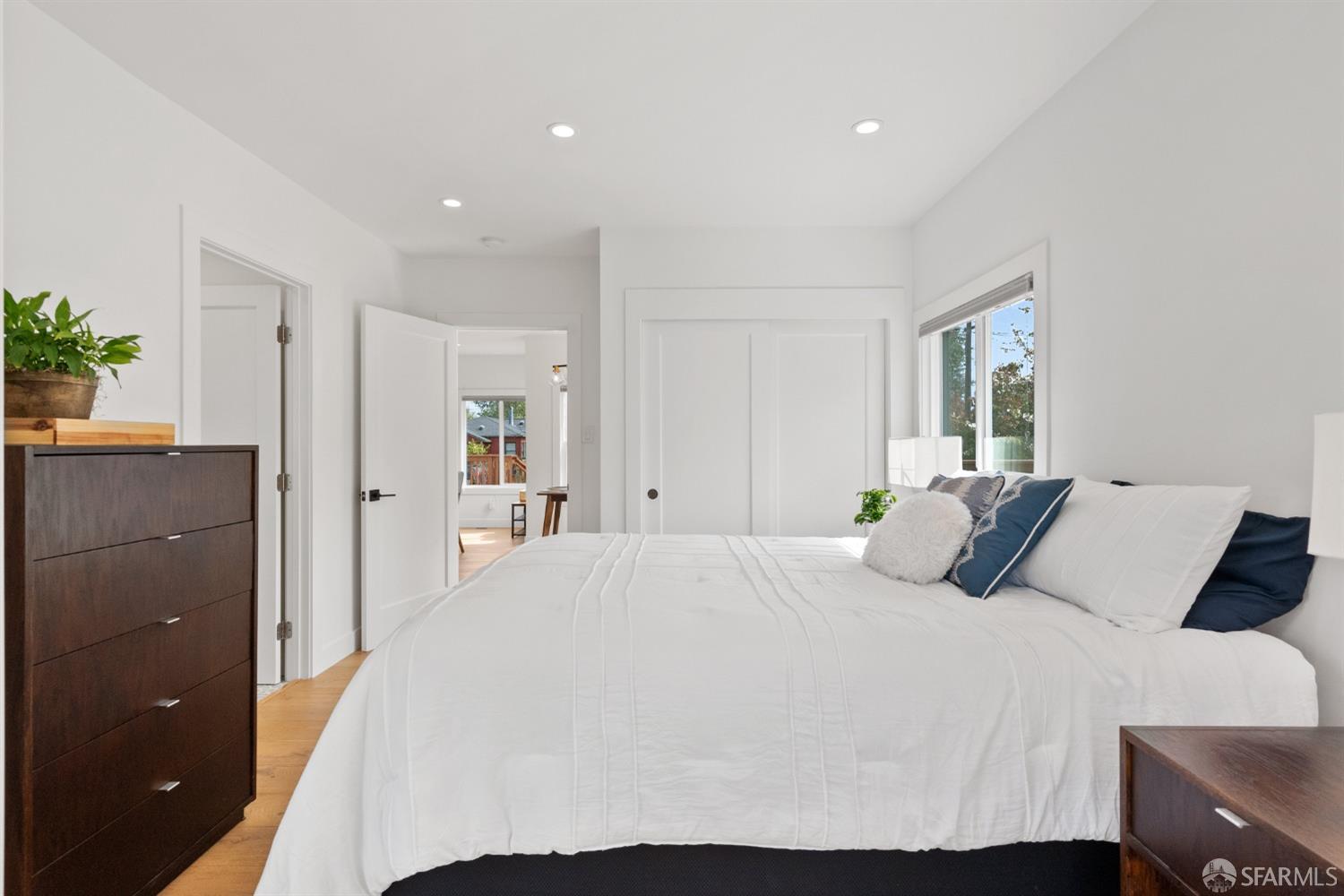Detail Gallery Image 17 of 44 For 1419 Derby St, Berkeley,  CA 94702 - 3 Beds | 2 Baths