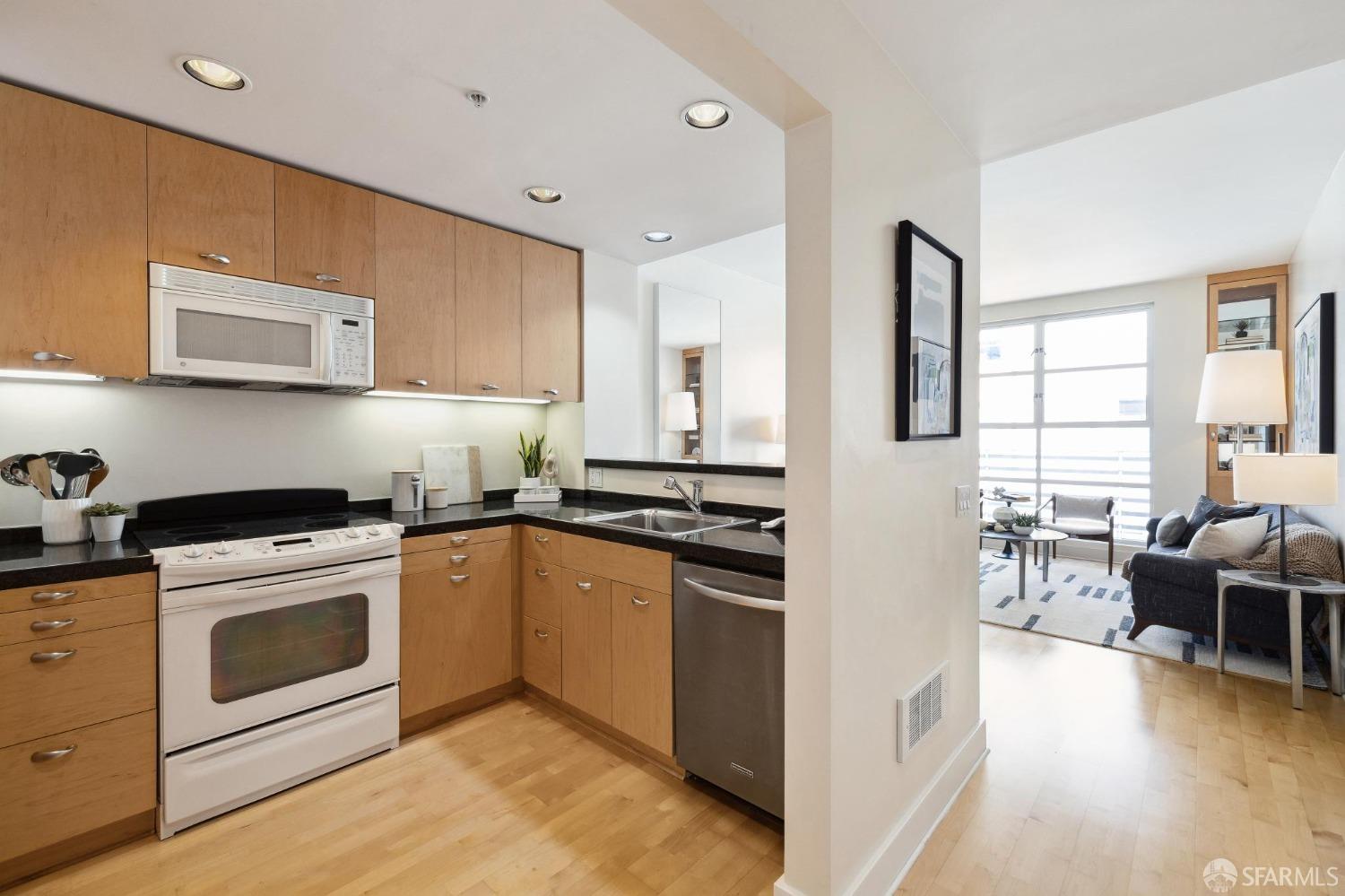 Detail Gallery Image 12 of 58 For 530 Chestnut St 410c,  San Francisco,  CA 94133 - 2 Beds | 2 Baths