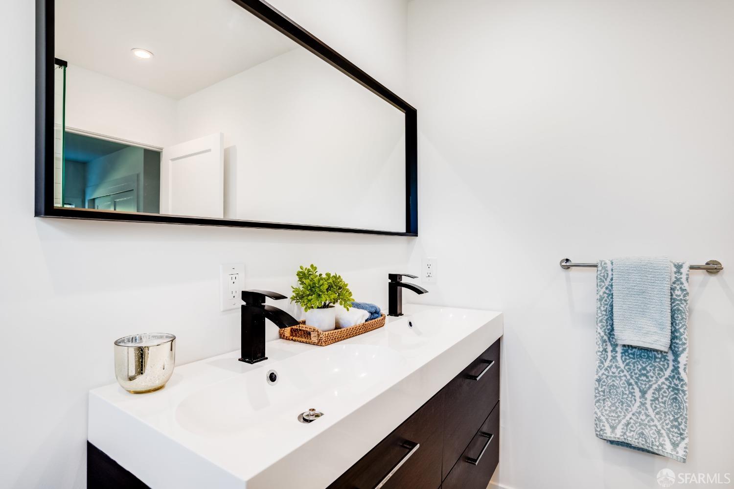 Detail Gallery Image 22 of 44 For 1419 Derby St, Berkeley,  CA 94702 - 3 Beds | 2 Baths