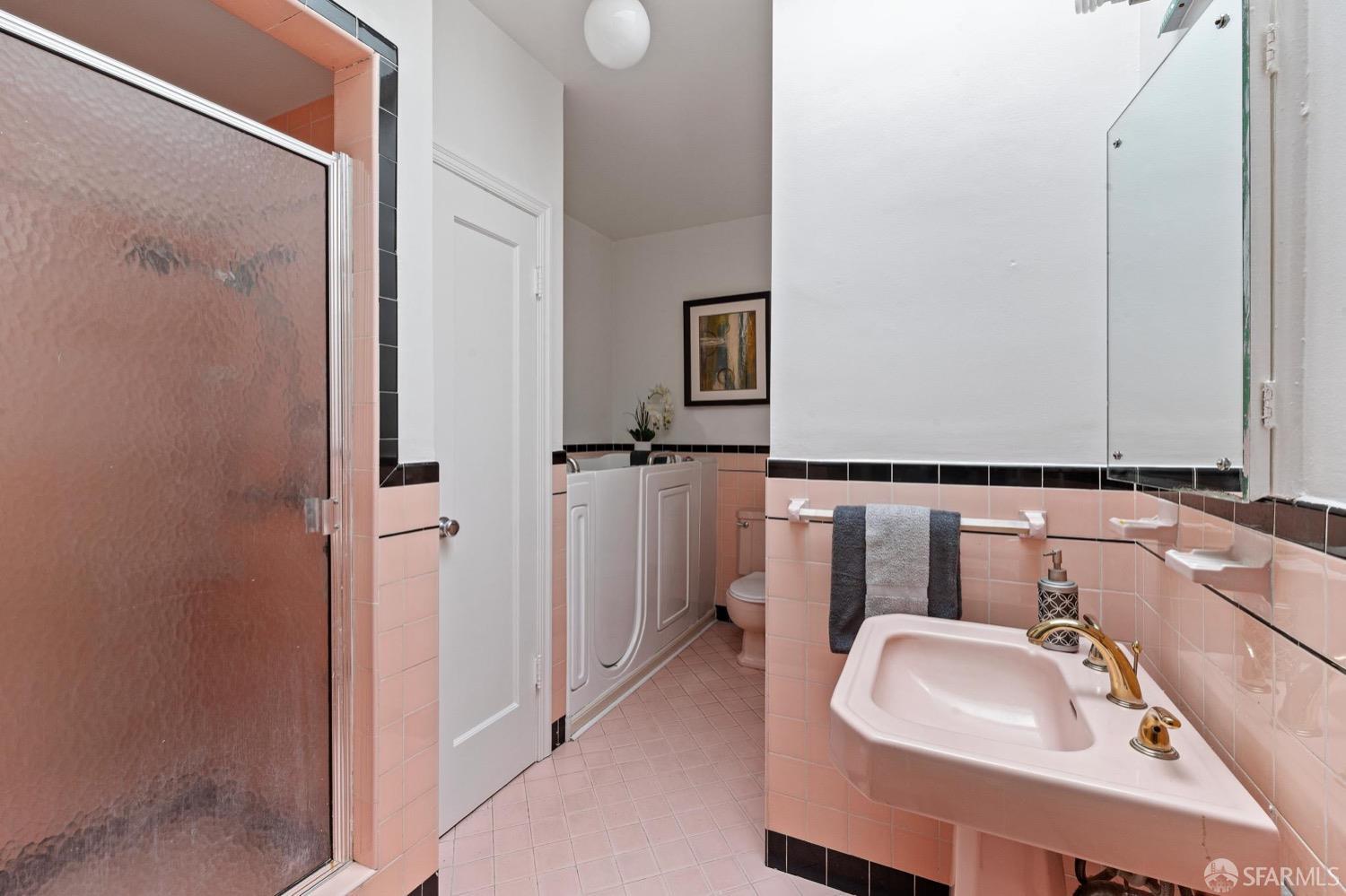 Detail Gallery Image 11 of 25 For 448 Judson Ave, San Francisco,  CA 94112 - 2 Beds | 1 Baths