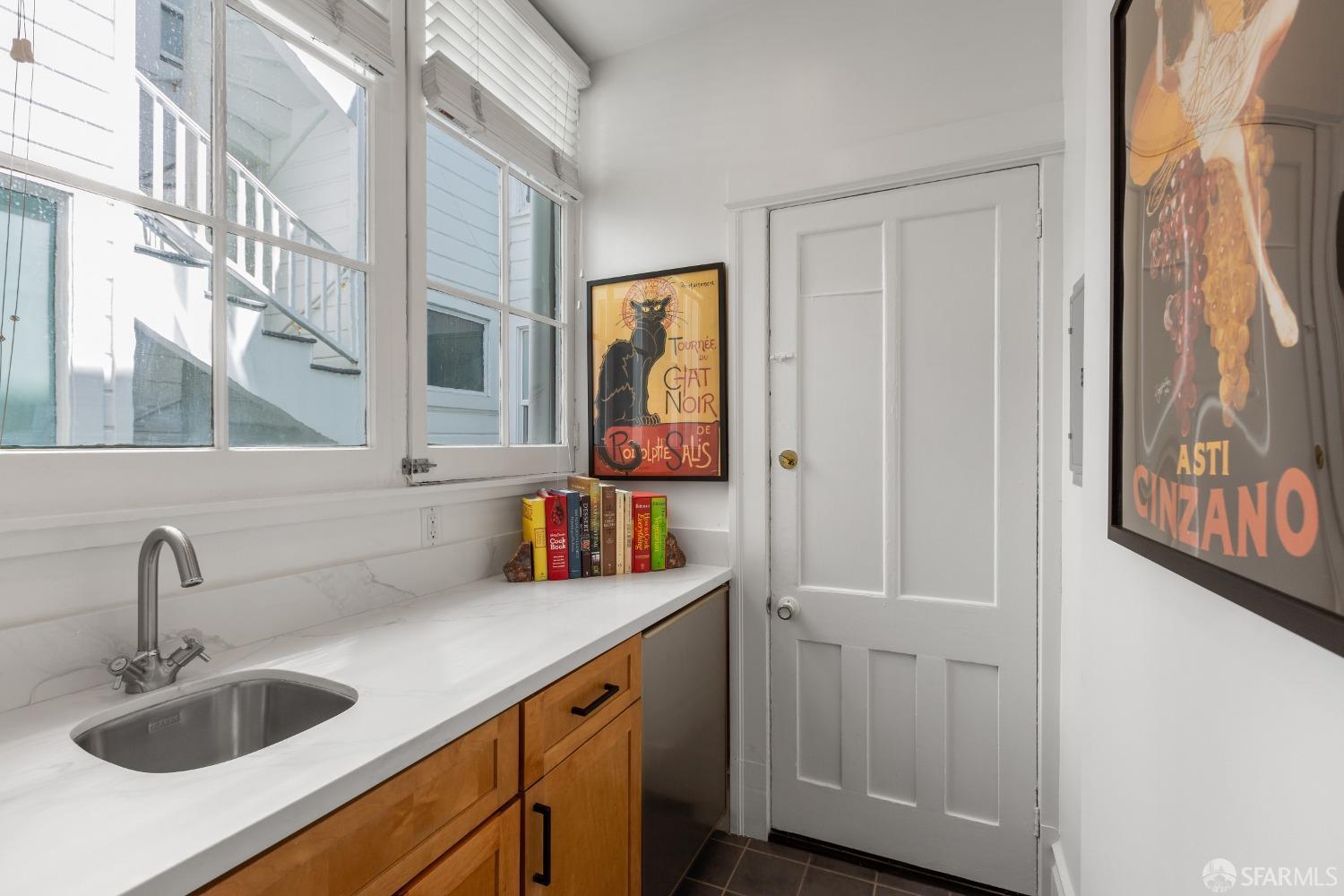 Detail Gallery Image 10 of 16 For 2511 Polk St, San Francisco,  CA 94109 - 2 Beds | 1/1 Baths