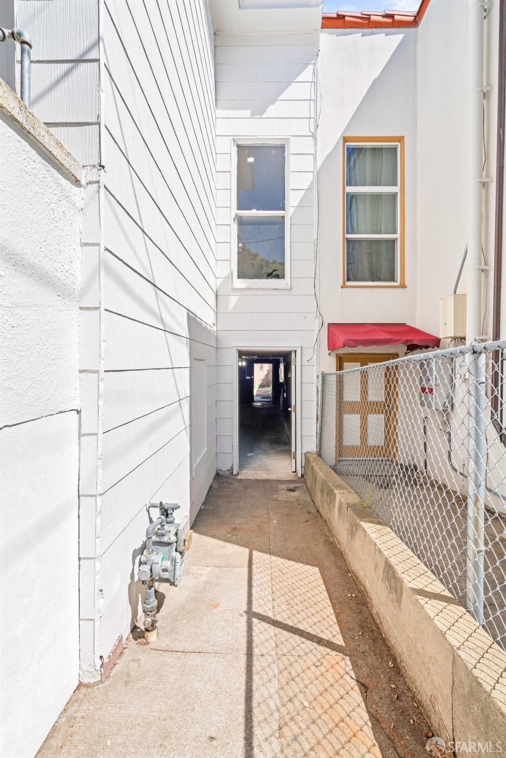 Detail Gallery Image 31 of 55 For 2766 21st St, San Francisco,  CA 94110 - 4 Beds | 2 Baths