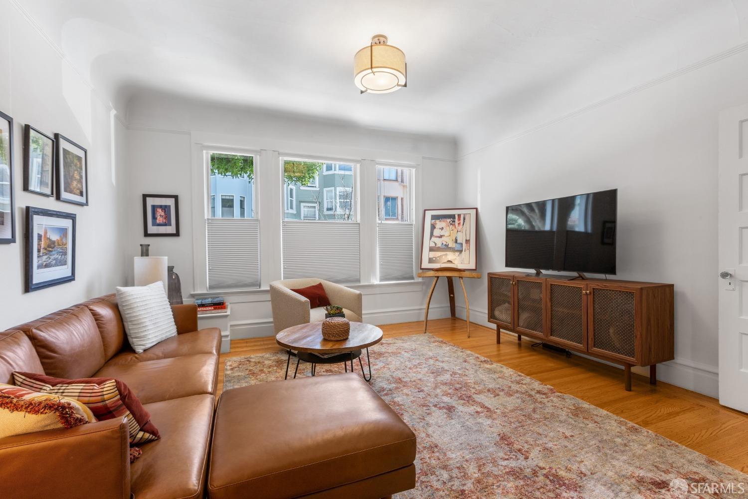 Detail Gallery Image 2 of 16 For 2511 Polk St, San Francisco,  CA 94109 - 2 Beds | 1/1 Baths