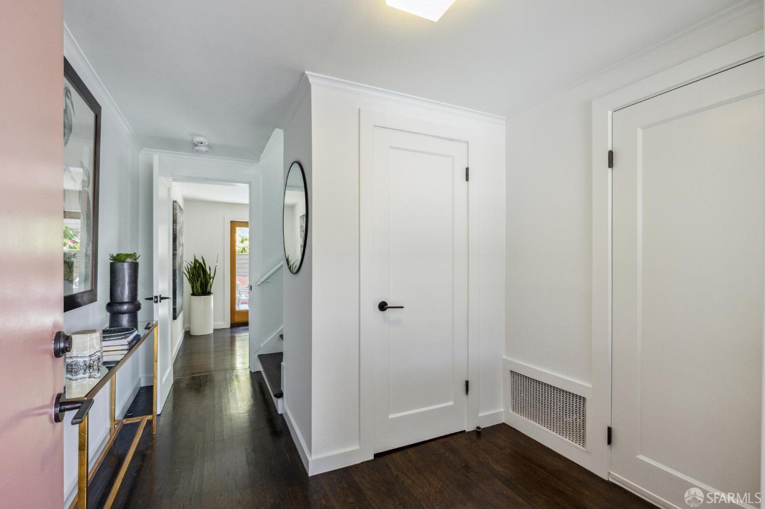 Detail Gallery Image 4 of 35 For 155 Farnum St, San Francisco,  CA 94131 - 3 Beds | 2 Baths