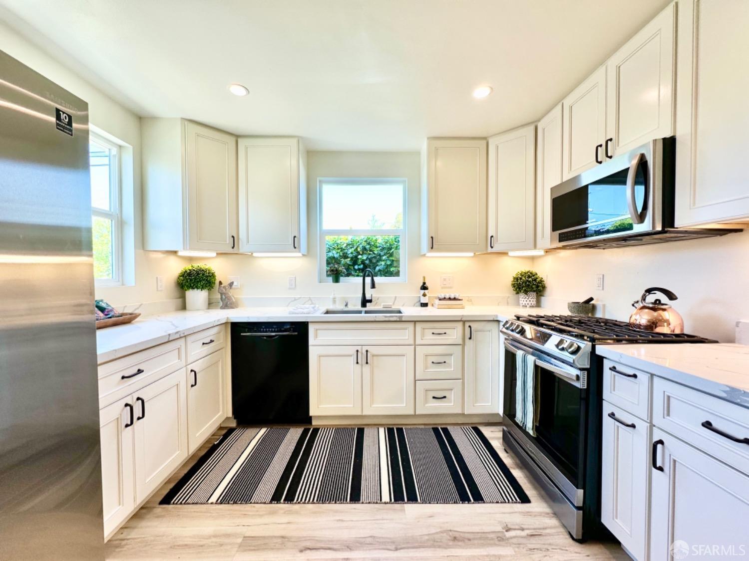 Detail Gallery Image 7 of 27 For 138 E Hillsdale Blvd, San Mateo,  CA 94403 - 2 Beds | 2 Baths