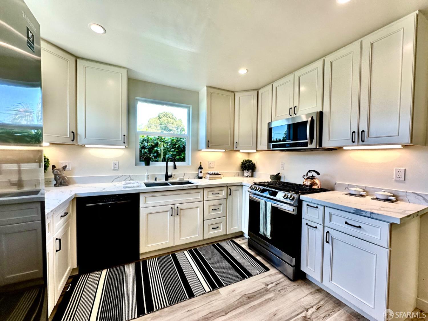 Detail Gallery Image 8 of 27 For 138 E Hillsdale Blvd, San Mateo,  CA 94403 - 2 Beds | 2 Baths