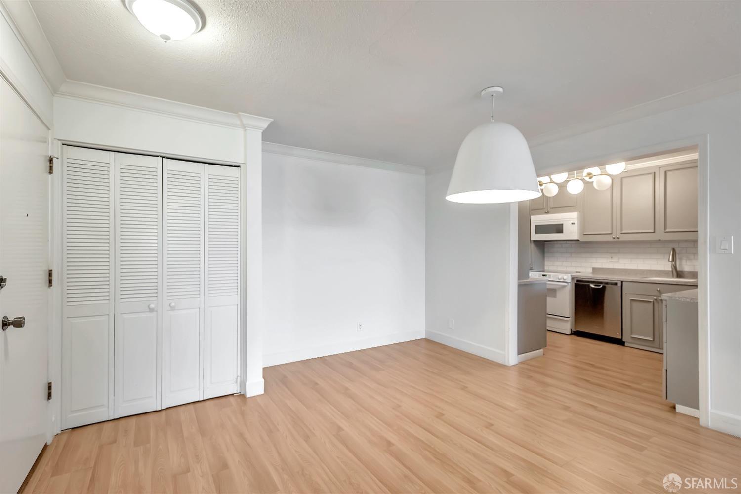 Detail Gallery Image 17 of 52 For 200 Elm St #302,  San Mateo,  CA 94401 - 3 Beds | 2 Baths