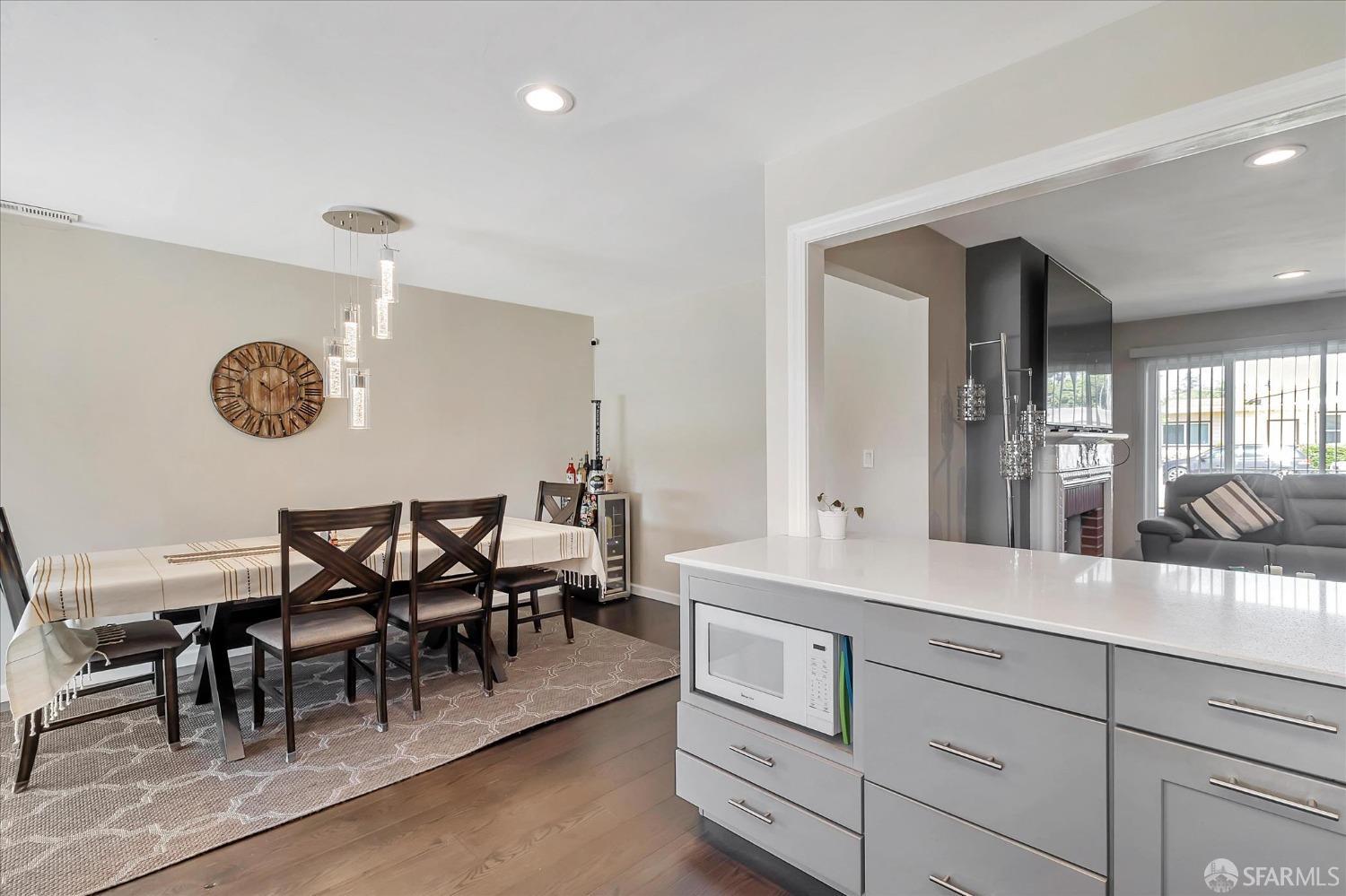 Detail Gallery Image 11 of 29 For 1308 Royal Ave, San Mateo,  CA 94401 - 3 Beds | 1 Baths