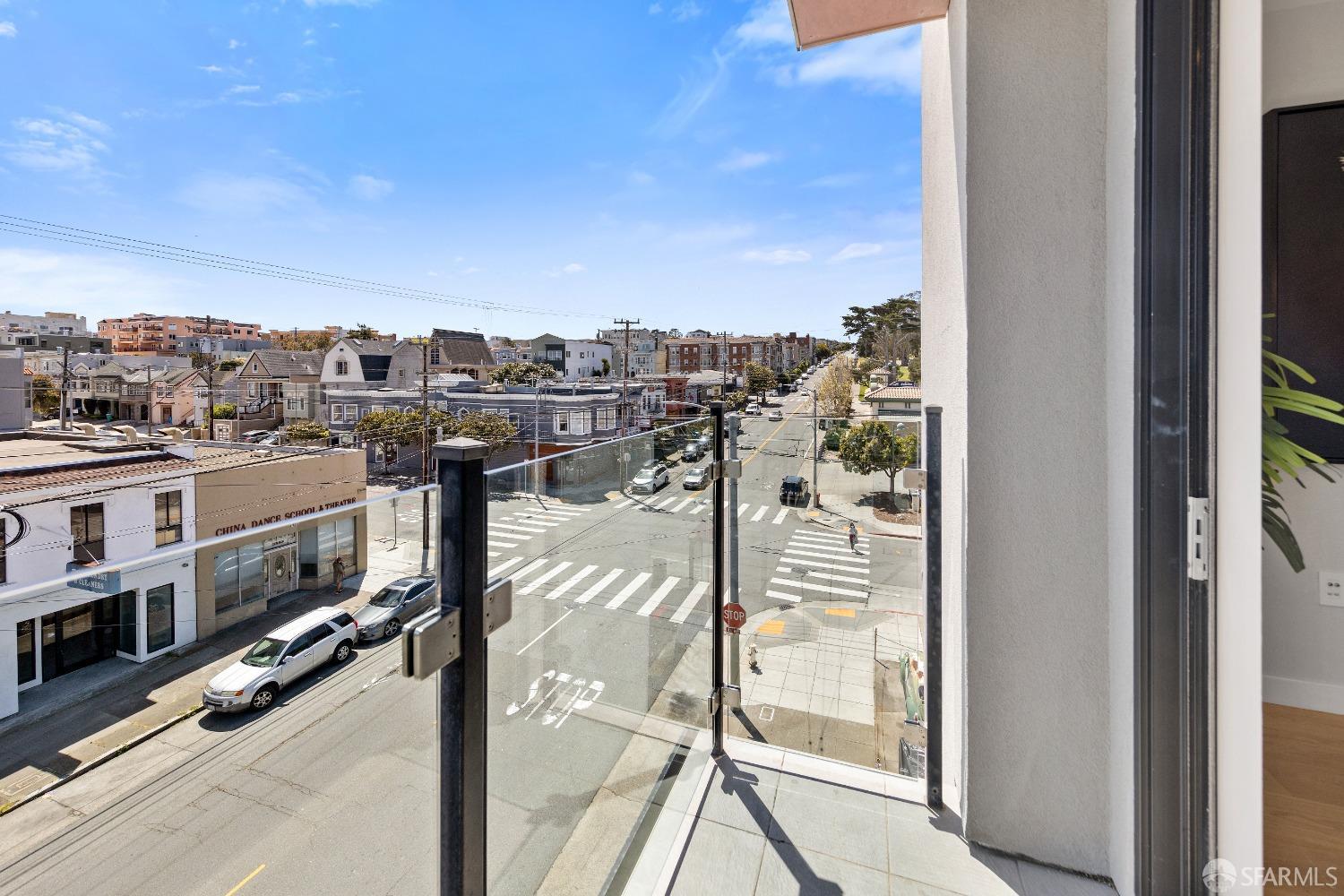 Detail Gallery Image 13 of 82 For 3032 Clement St #401,  San Francisco,  CA 94121 - 3 Beds | 2/1 Baths
