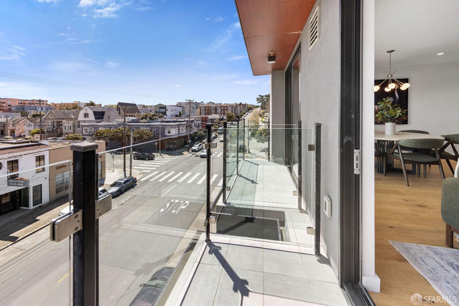 Detail Gallery Image 5 of 82 For 3032 Clement St #401,  San Francisco,  CA 94121 - 3 Beds | 2/1 Baths